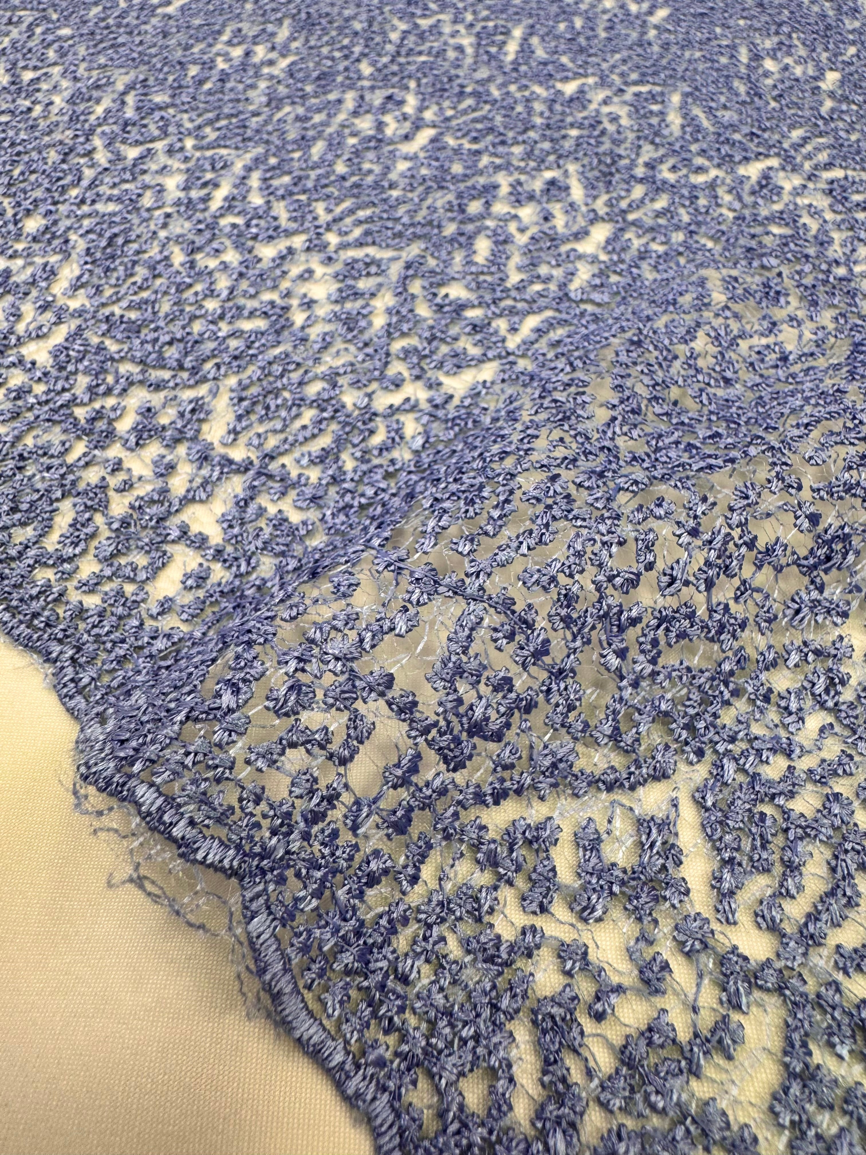 Broderie Fina, Bleu Lila