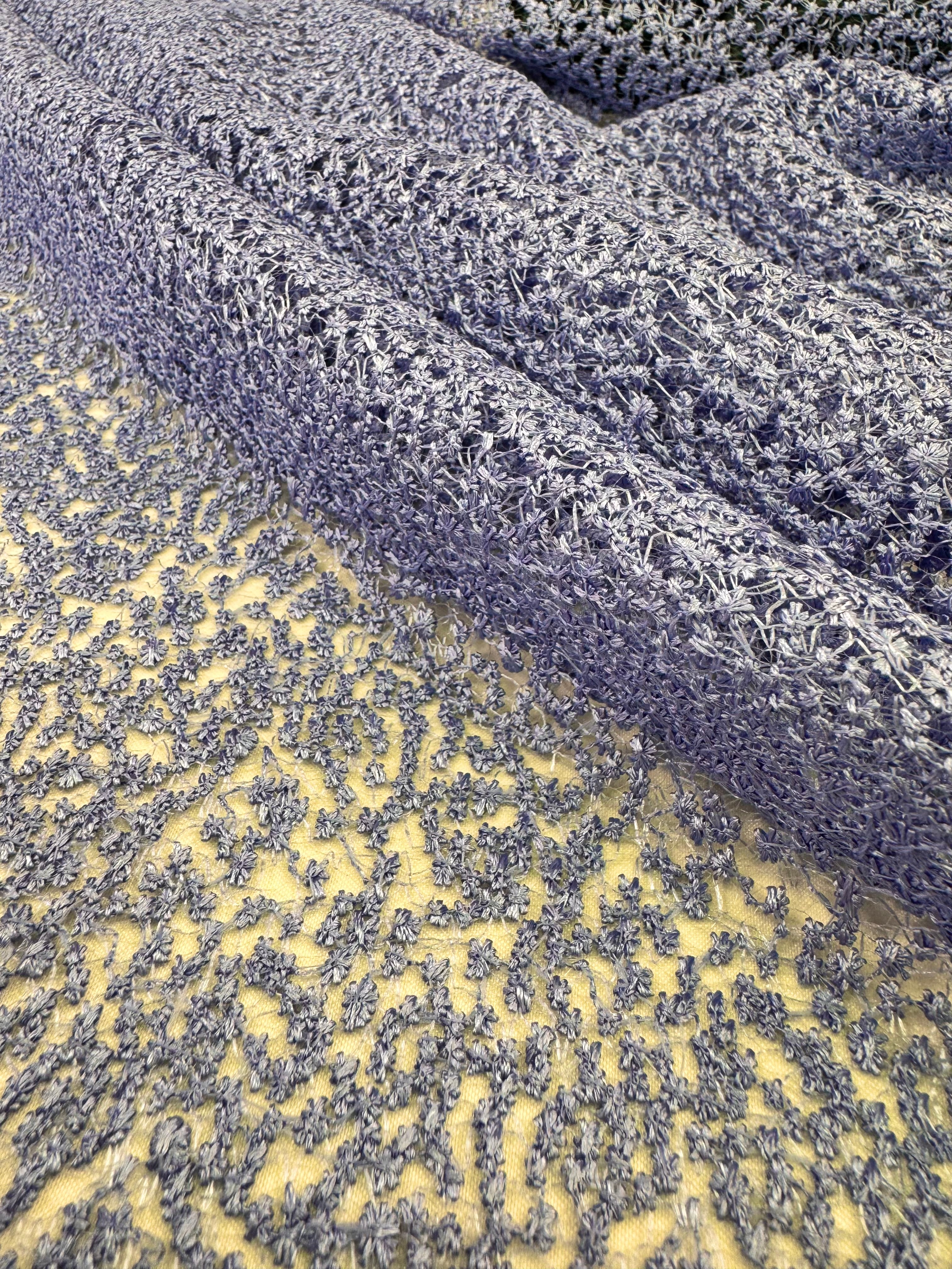 Broderie Fina, Bleu Lila