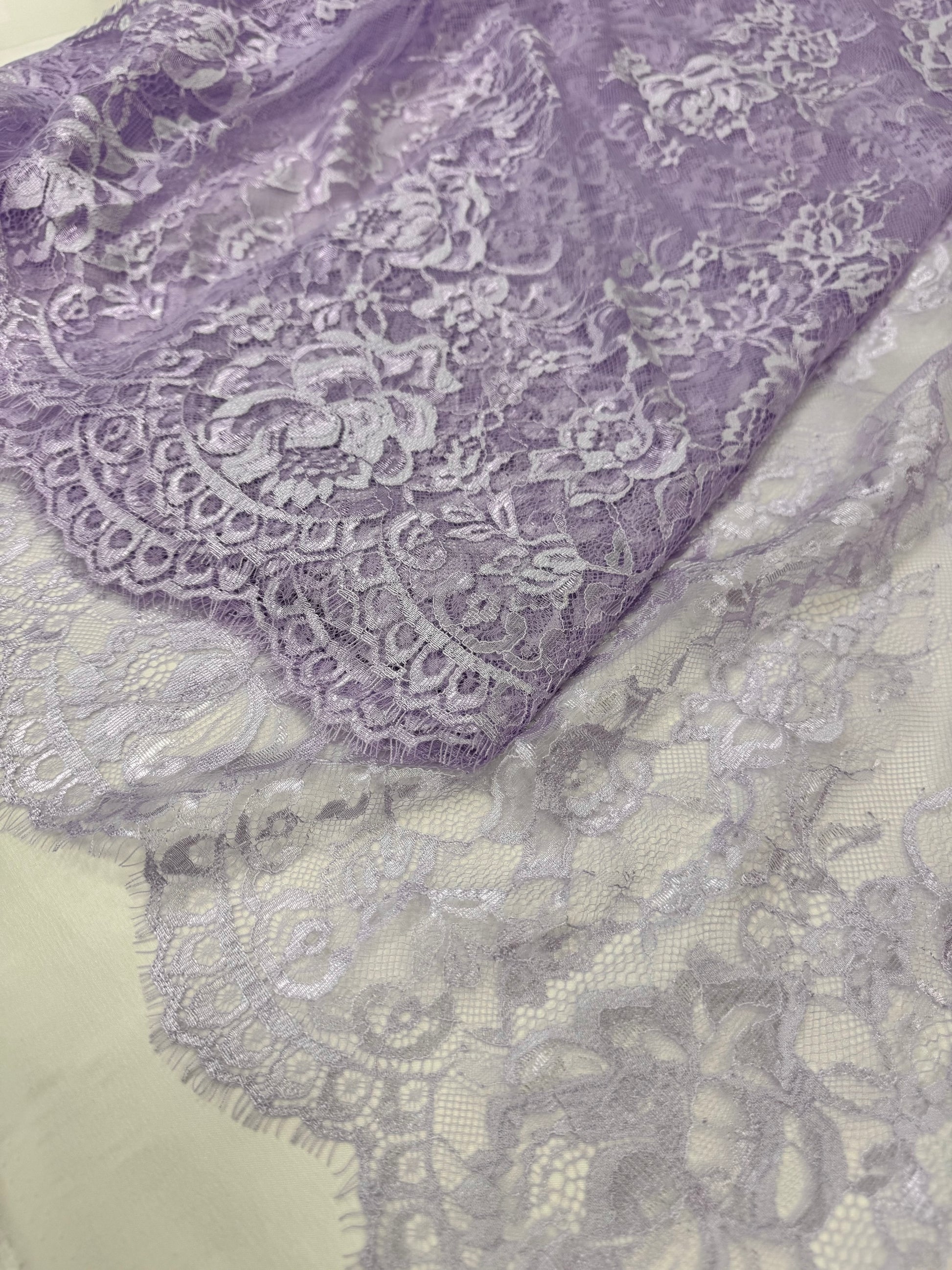 Dantela Tip Chantilly 300 x 150m, Lila