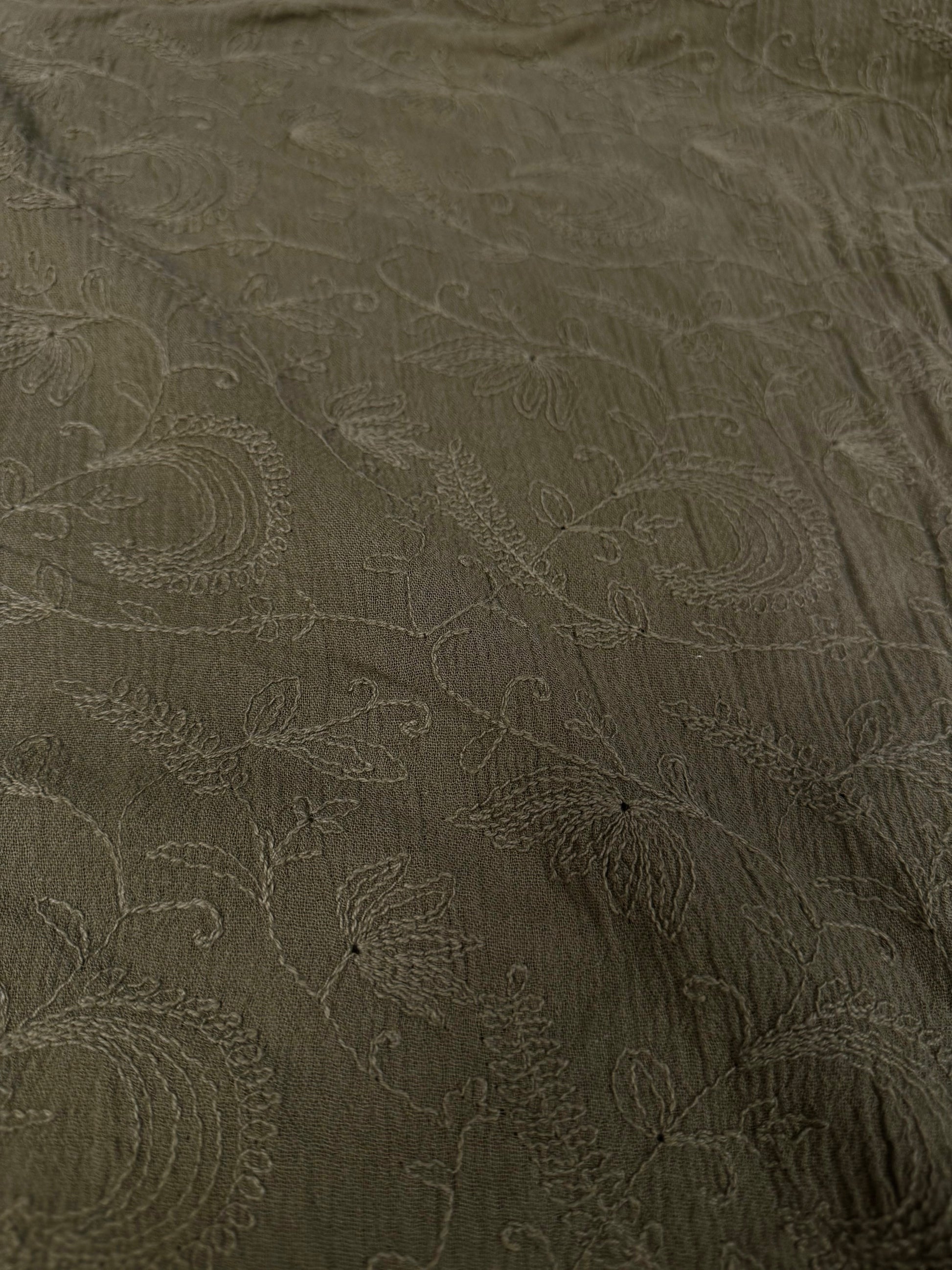 Panza Topita Brodata, Kaki