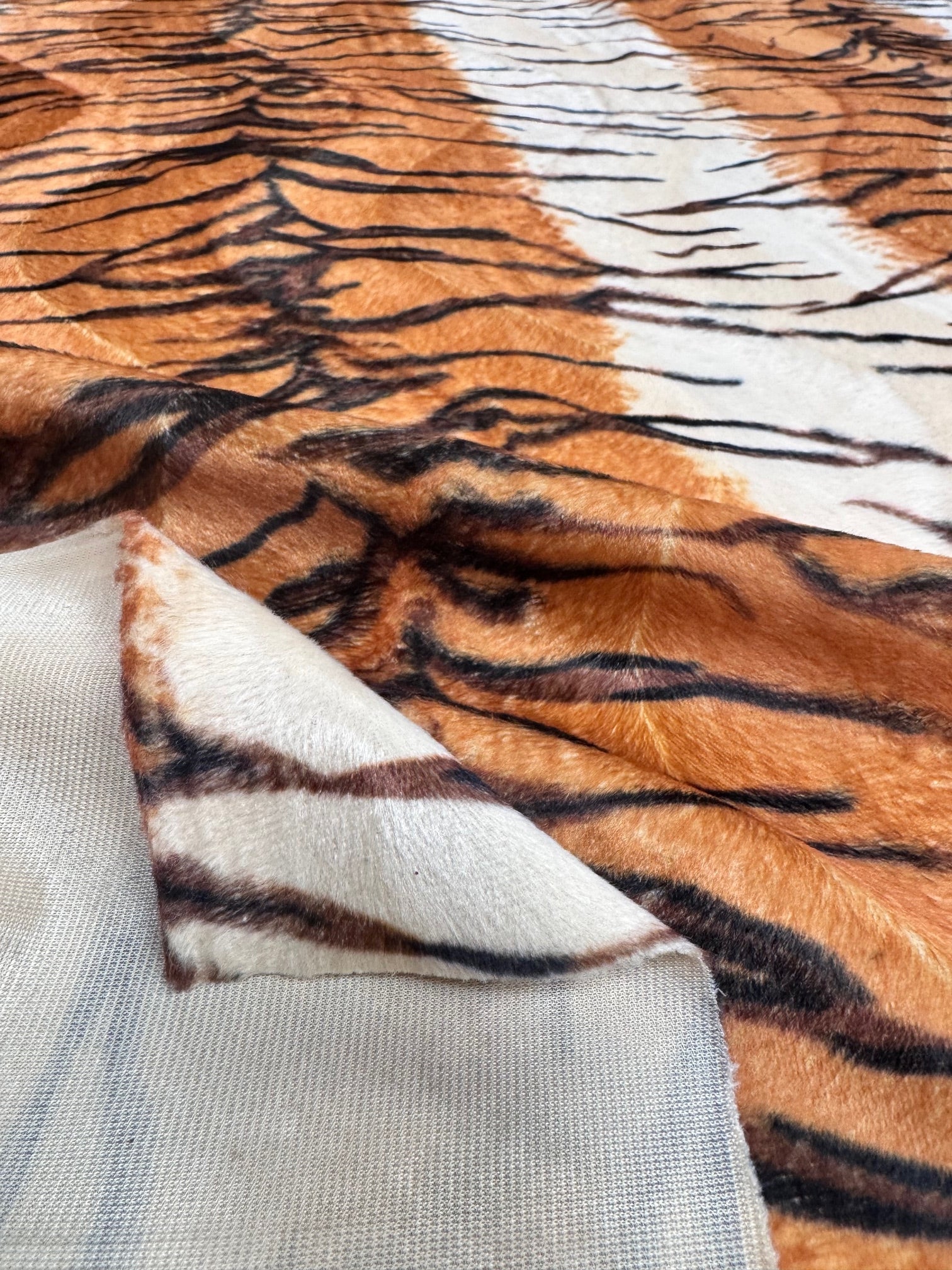 Tesatura Tip Blanita Animal Print
