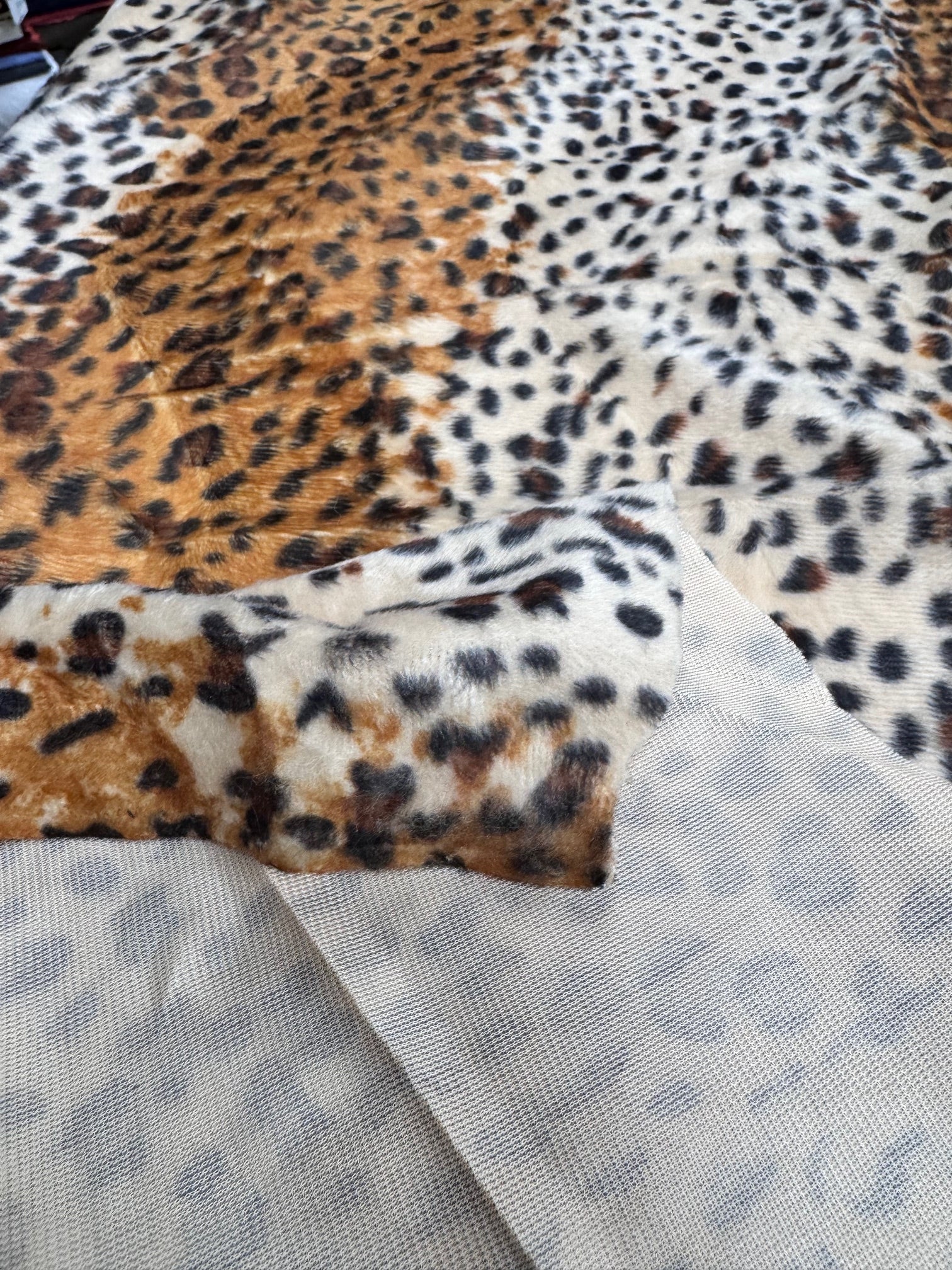 Tesatura Tip Blanita Animal Print