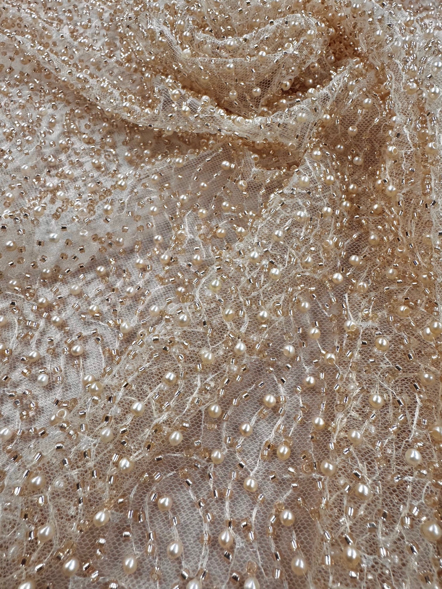Broderie Pe Tull Cu Margele Si Perle Bej Deschis