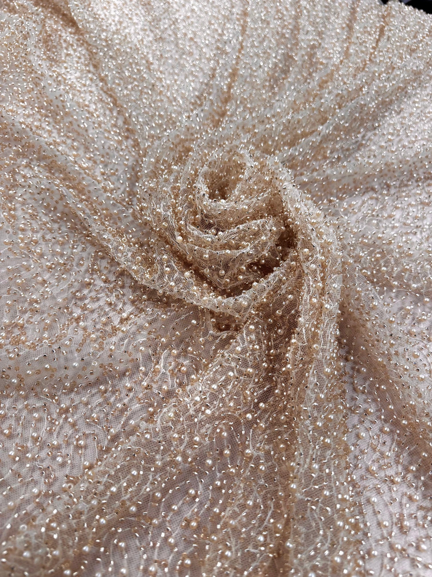 Broderie Pe Tull Cu Margele Si Perle Bej Deschis