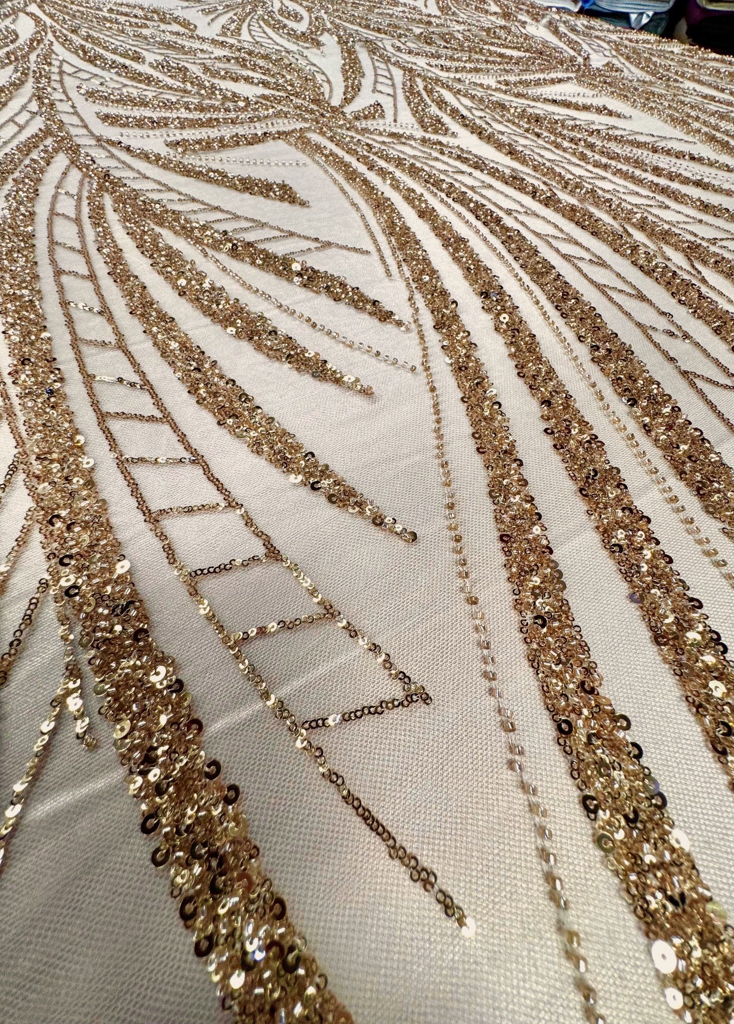 Broderie Pe Tull Bej Cu Margele Si Paiete Fine Aurii