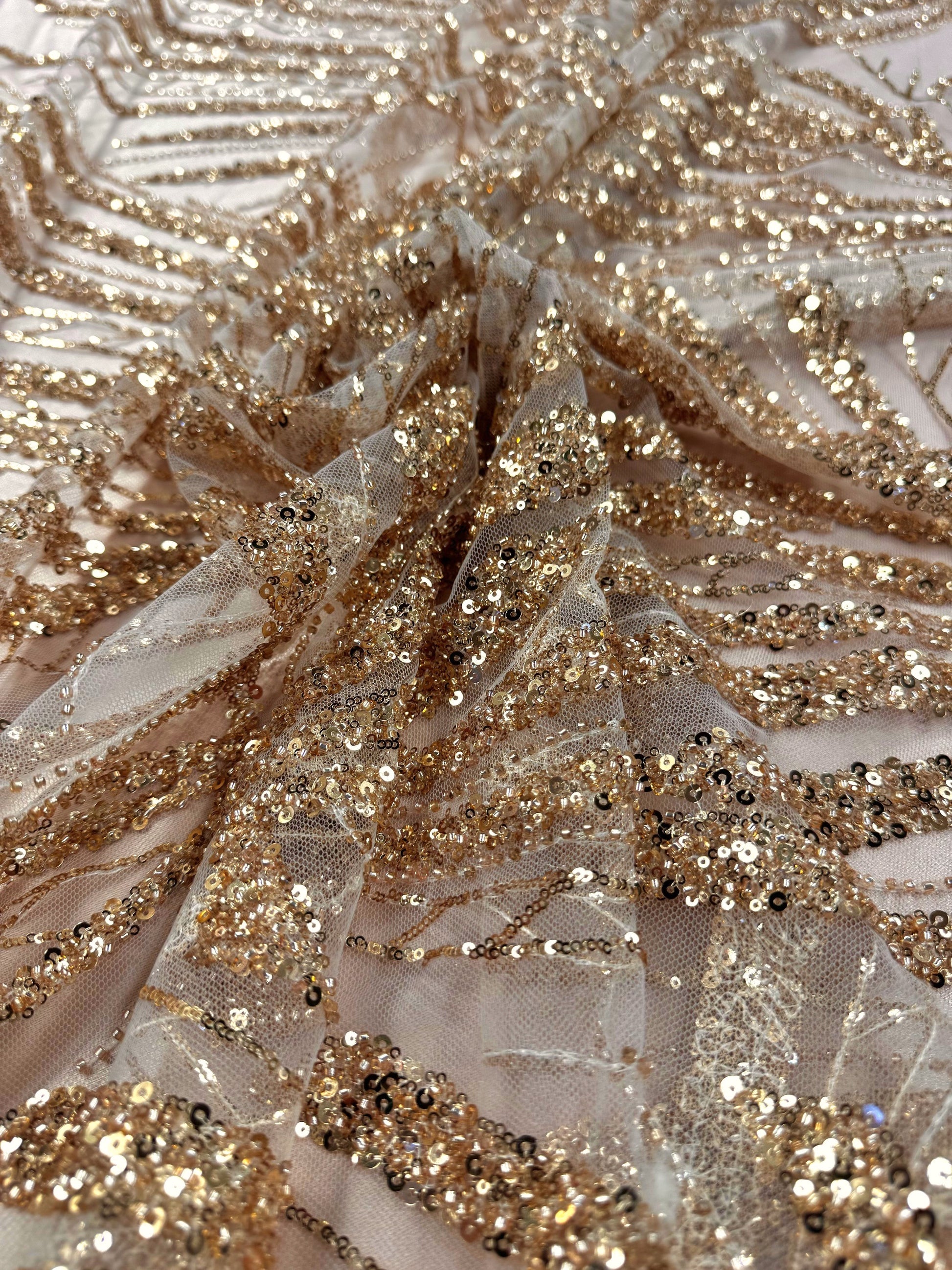 Broderie Pe Tull Bej Cu Margele Si Paiete Fine Aurii