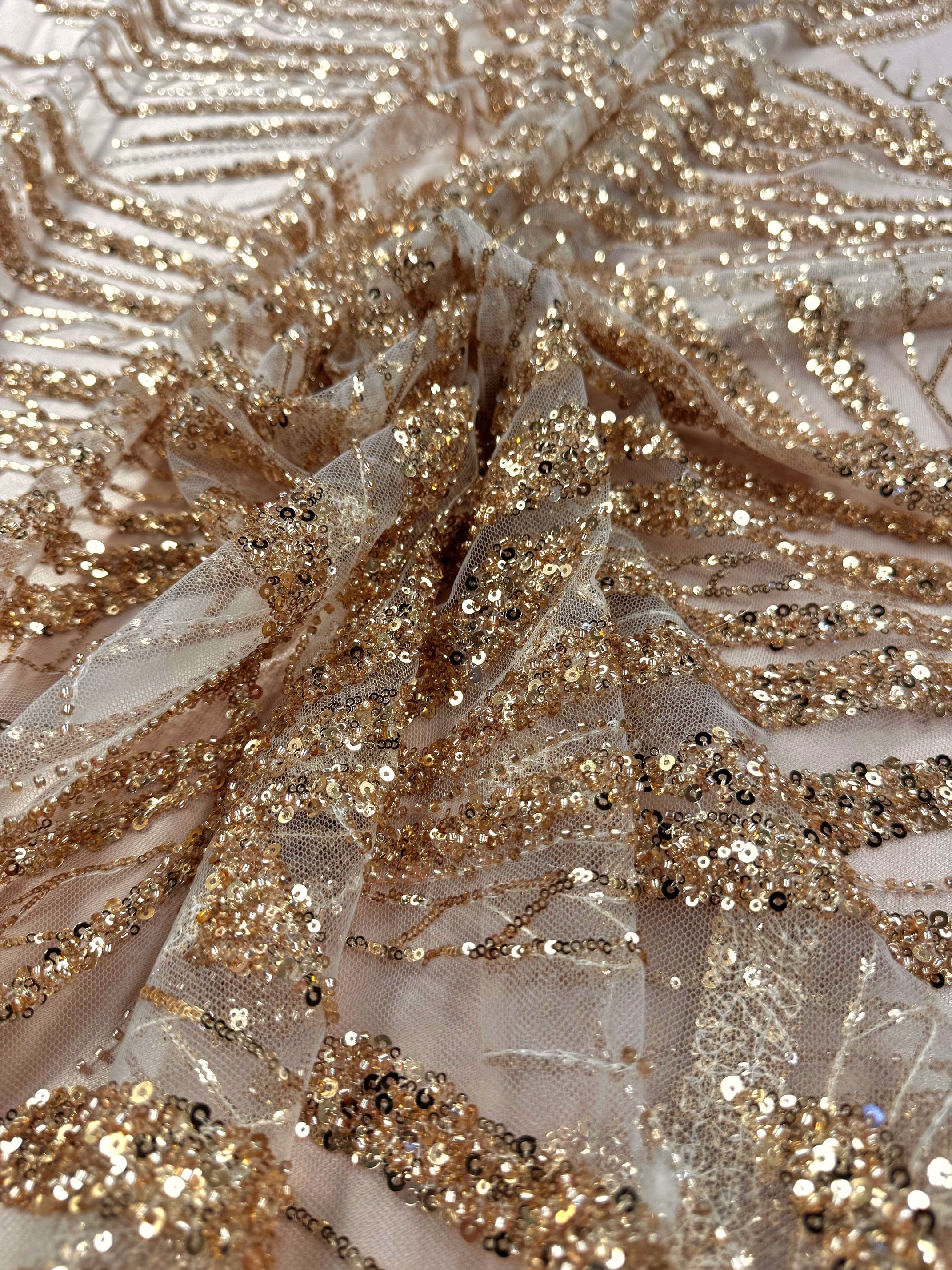 Broderie Pe Tull Bej Cu Margele Si Paiete Fine Aurii