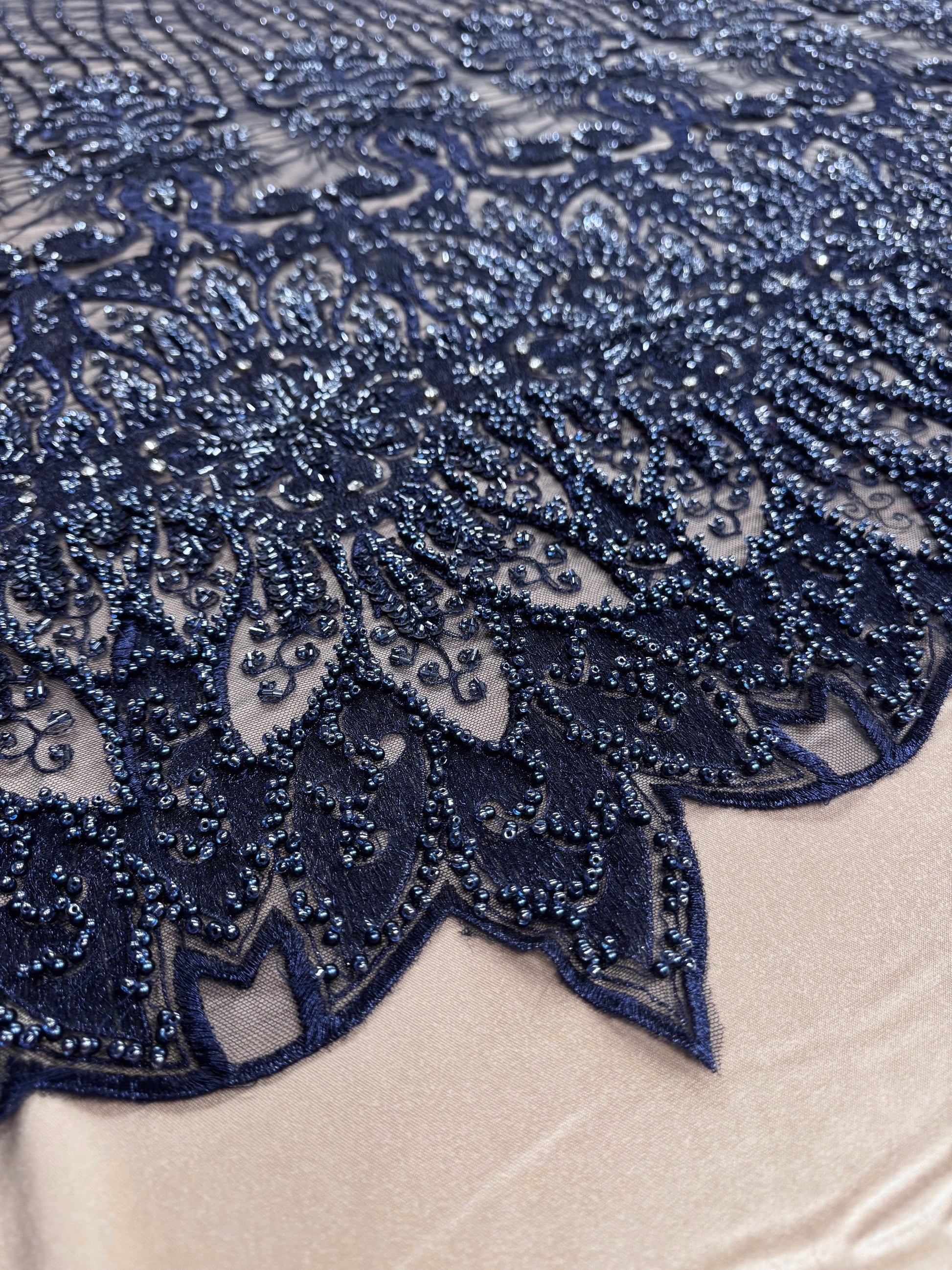 Broderie Pe Tull Cu Margele, Bleumarin