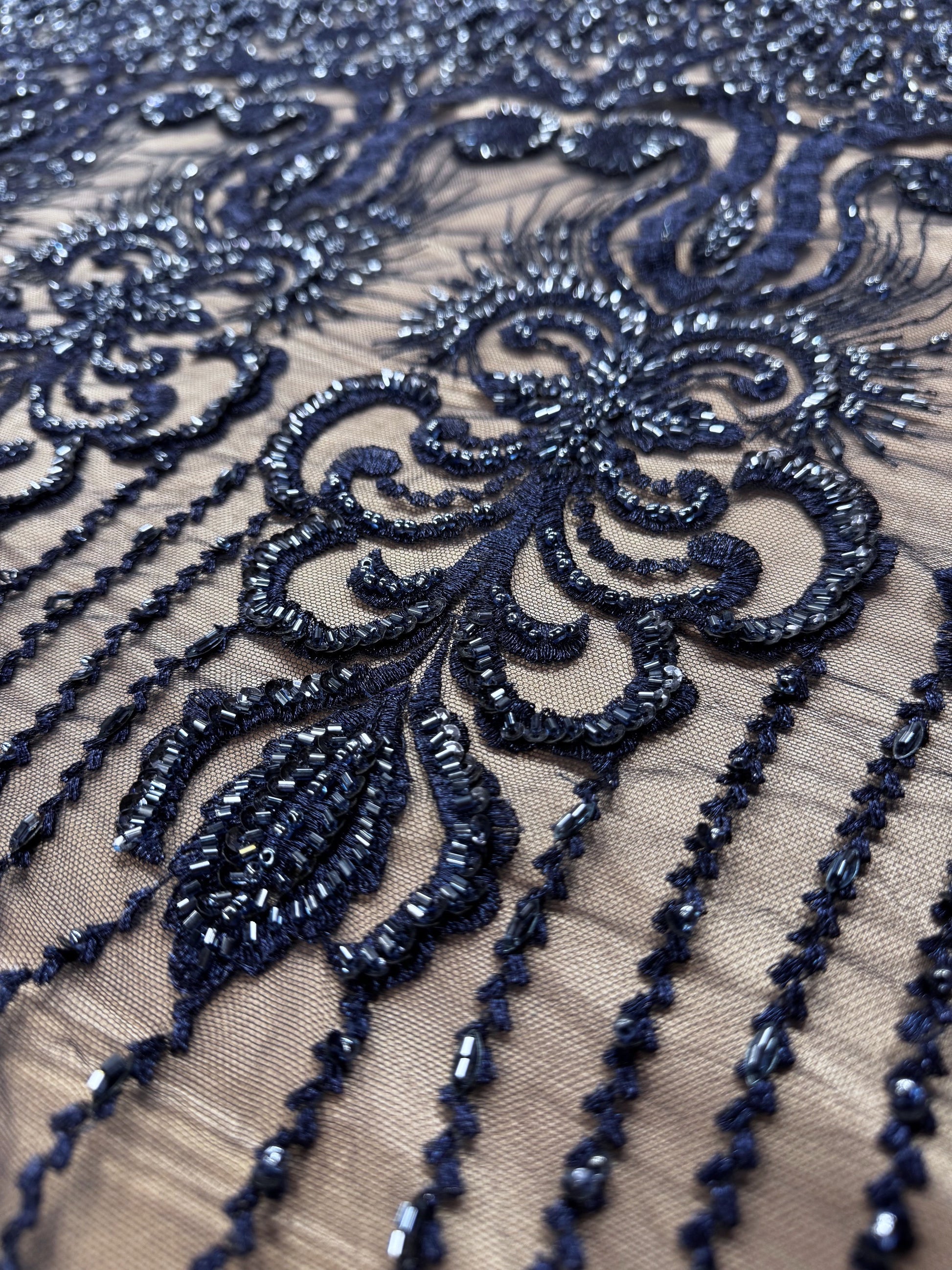 Broderie Pe Tull Cu Margele, Bleumarin