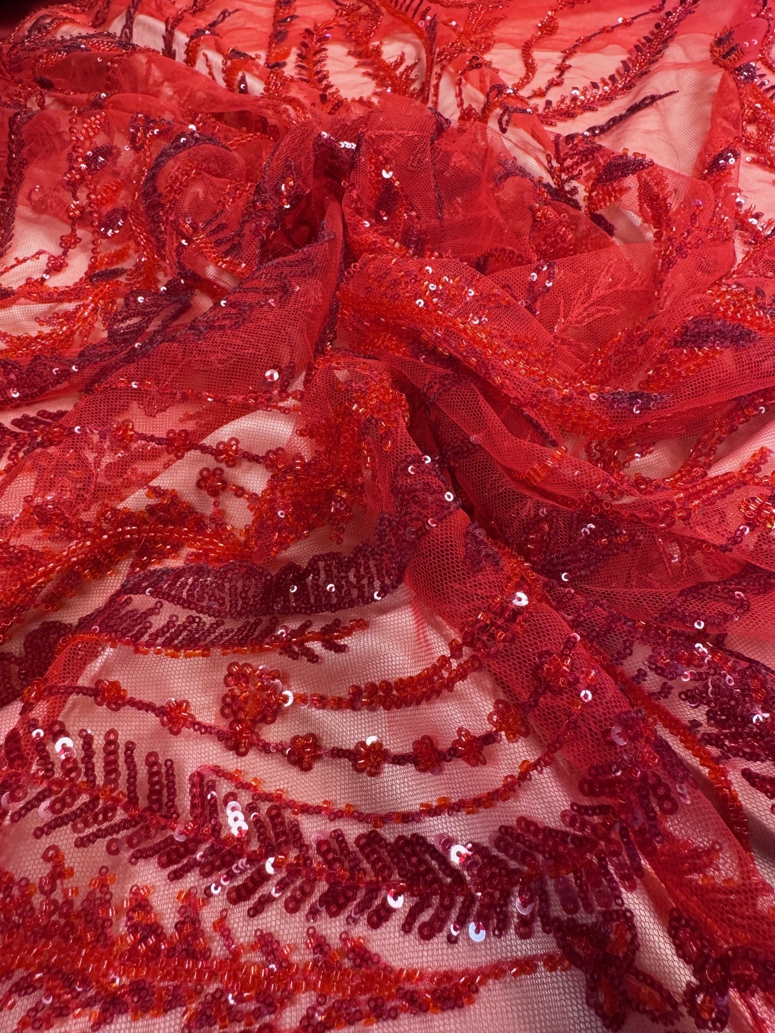 Broderie Cu Margele Si Paiete Pe Tull, Rosu