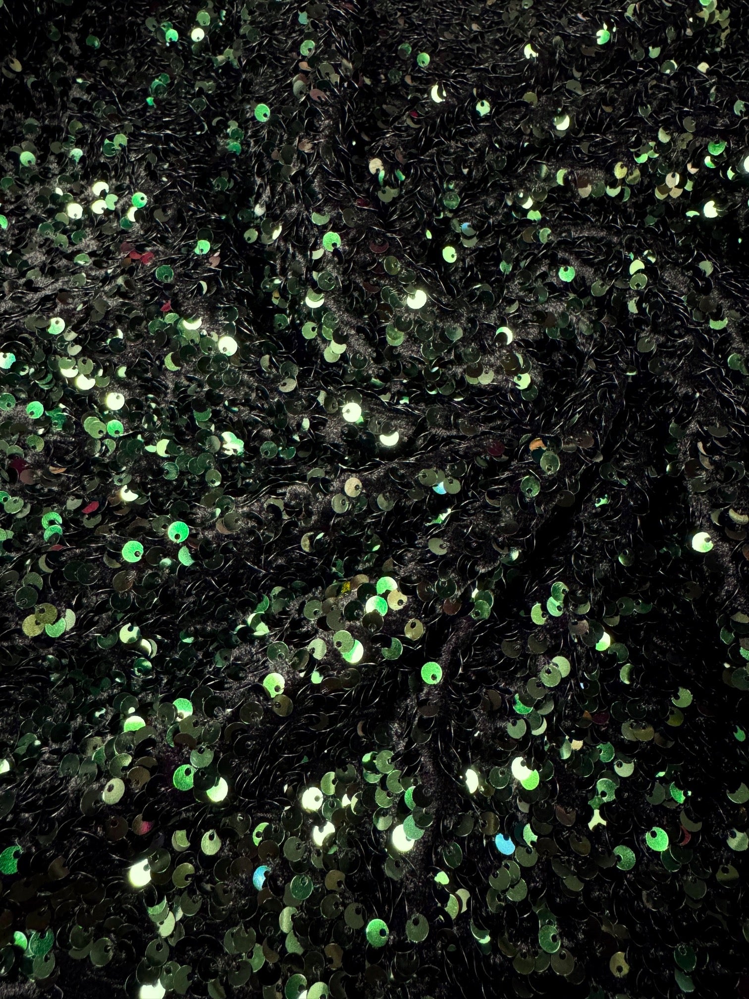 Paiete Verzi Pe Catifea Elastica Neagra