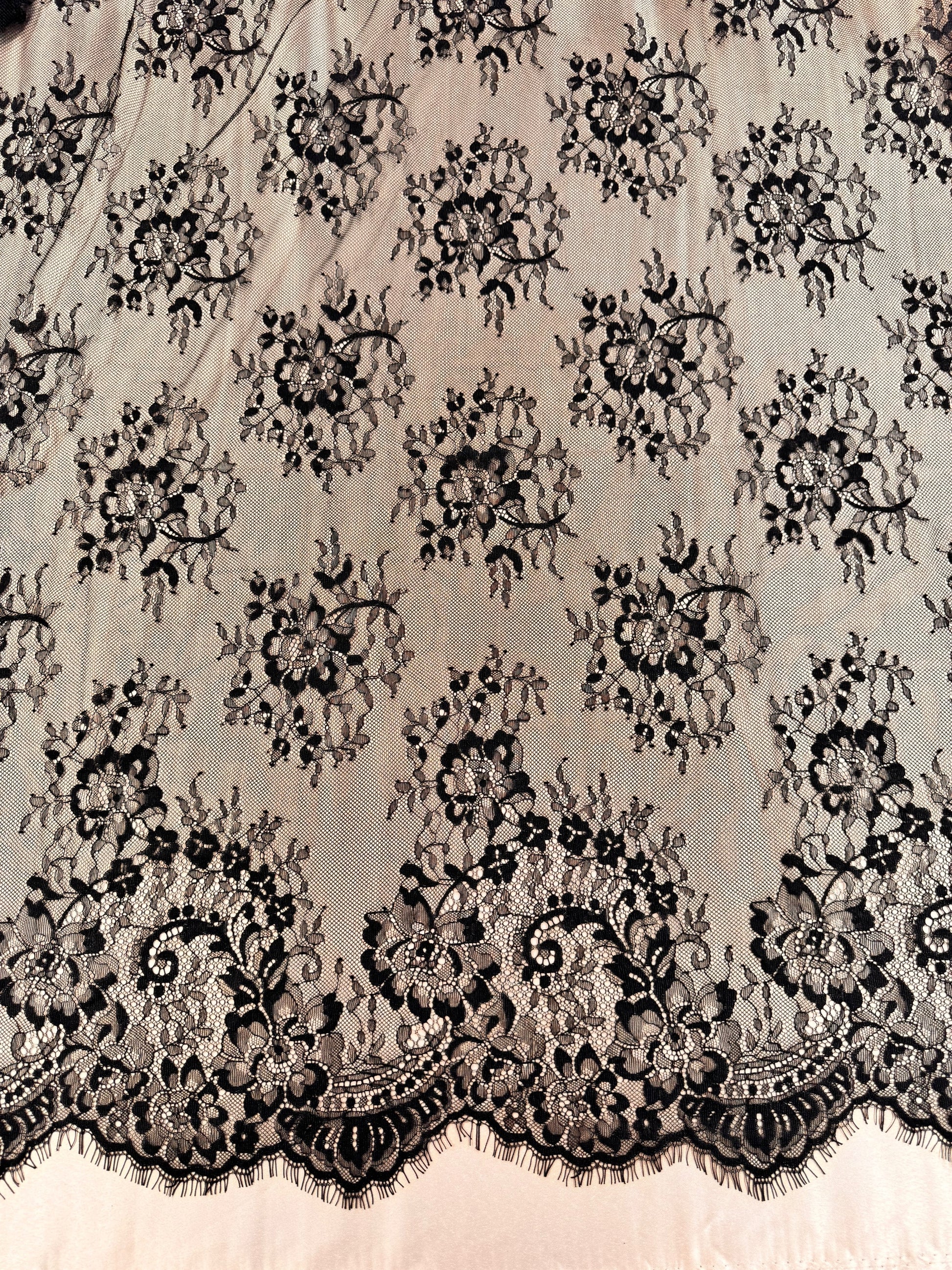 Dantela Tip Chantilly 300 x 150m, Negru
