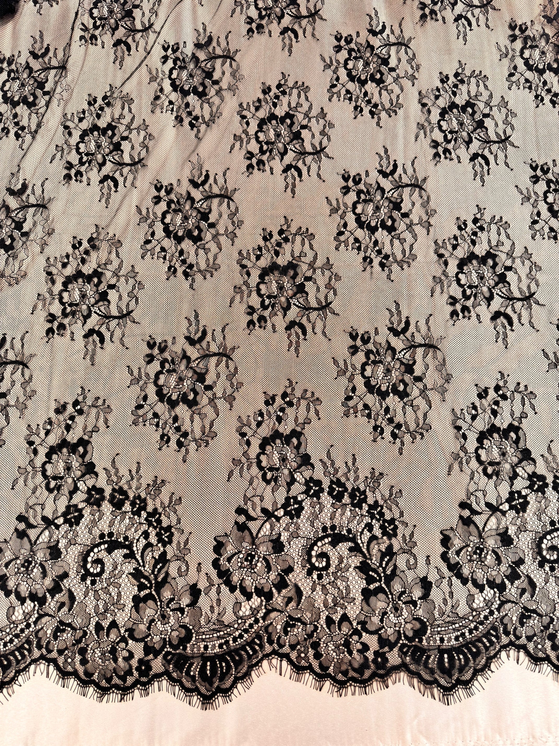 Dantela Tip Chantilly 300 x 150m, Negru