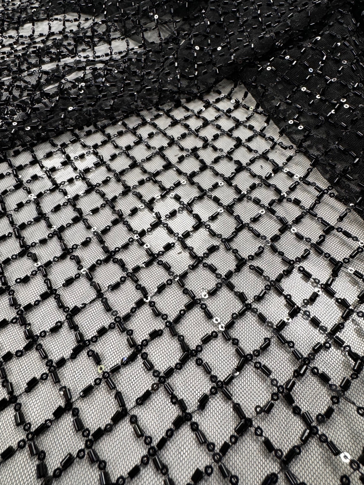 Broderie Pe Tull Cu Margele, Negru