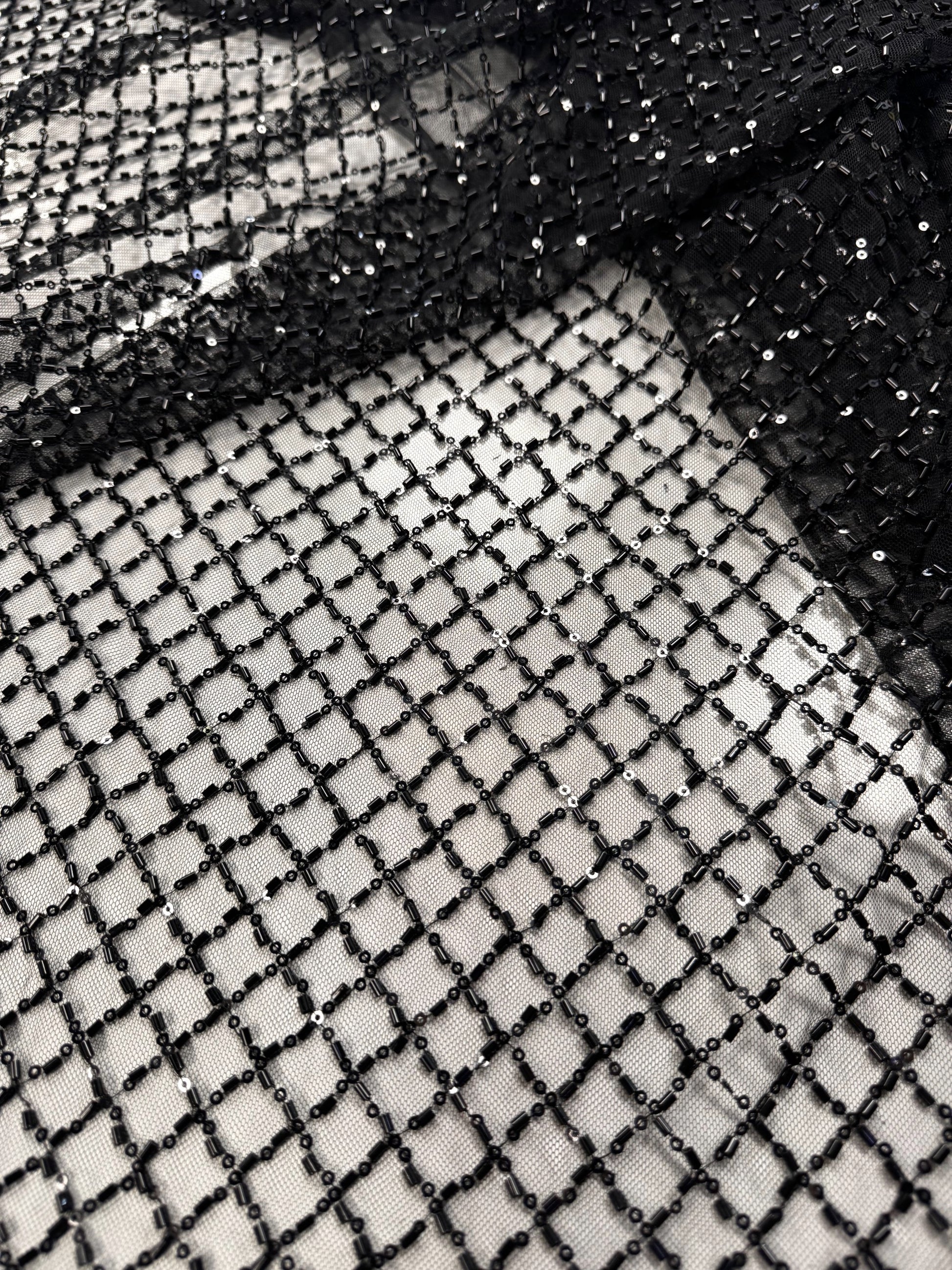 Broderie Pe Tull Cu Margele, Negru