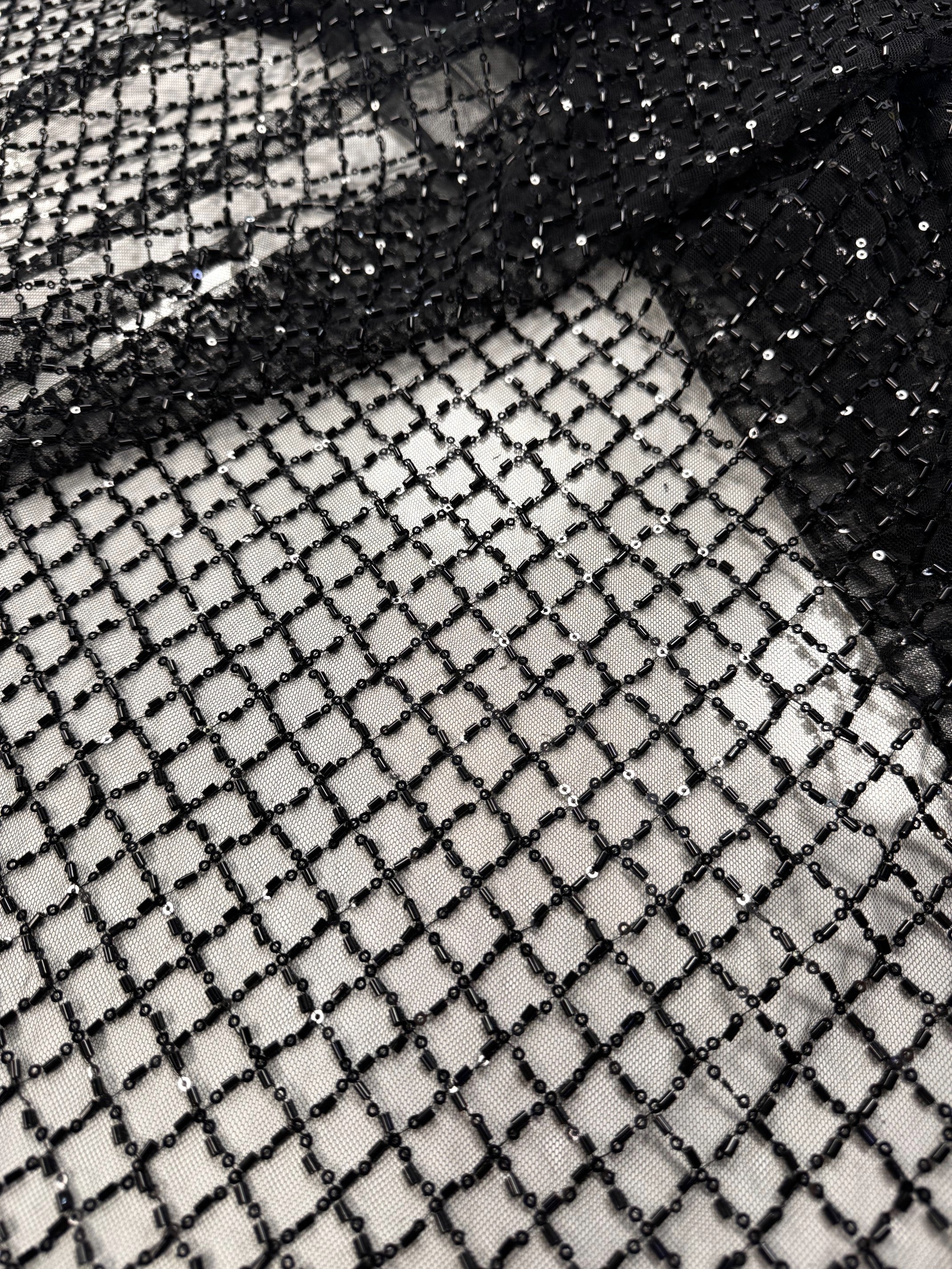 Broderie Pe Tull Cu Margele, Negru