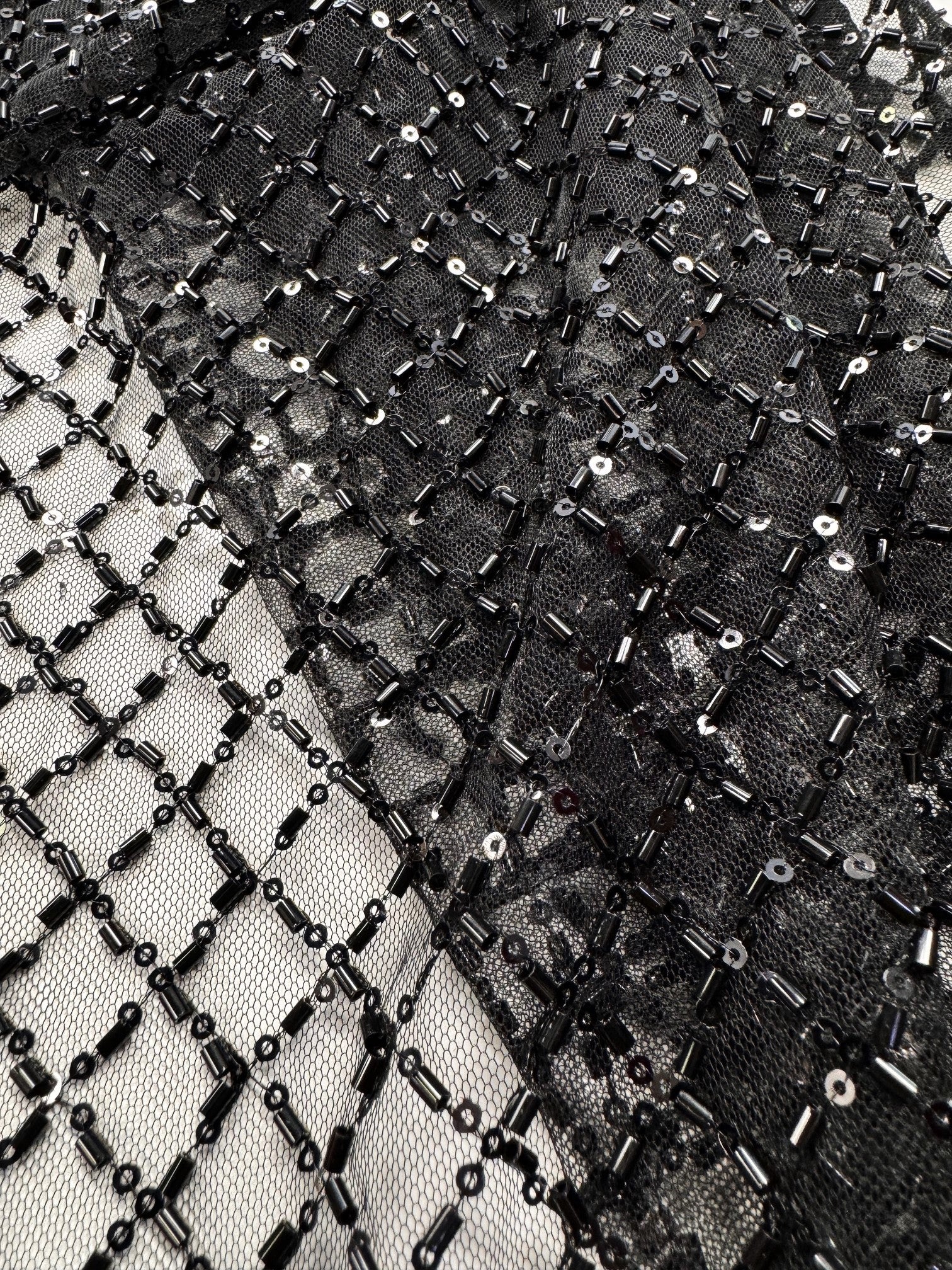 Broderie Pe Tull Cu Margele, Negru