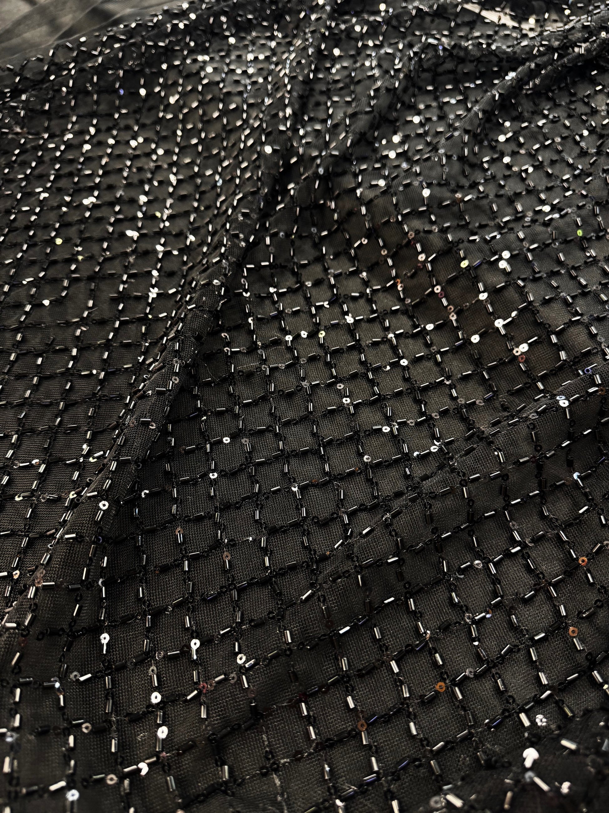 Broderie Pe Tull Cu Margele, Negru