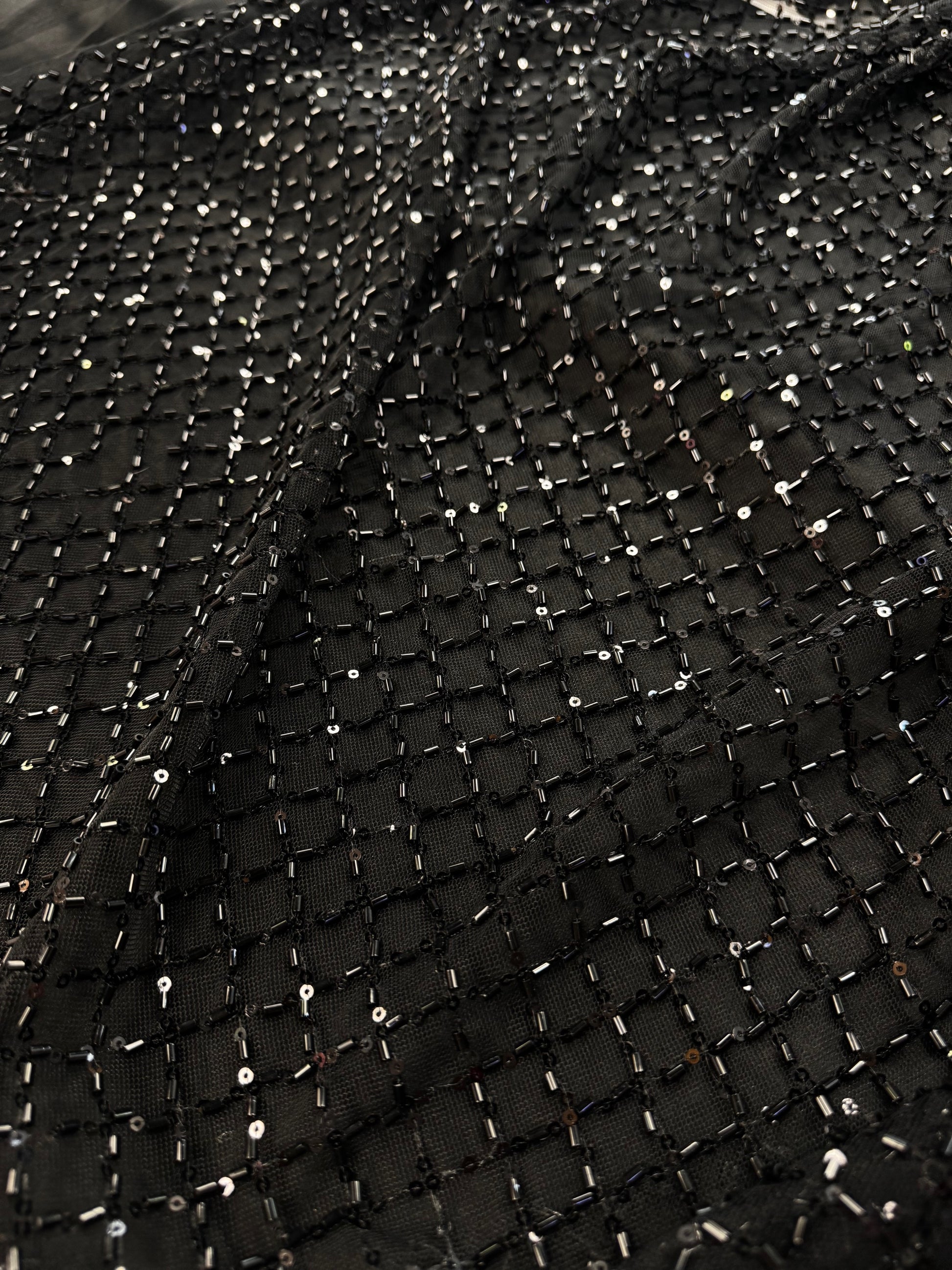 Broderie Pe Tull Cu Margele, Negru