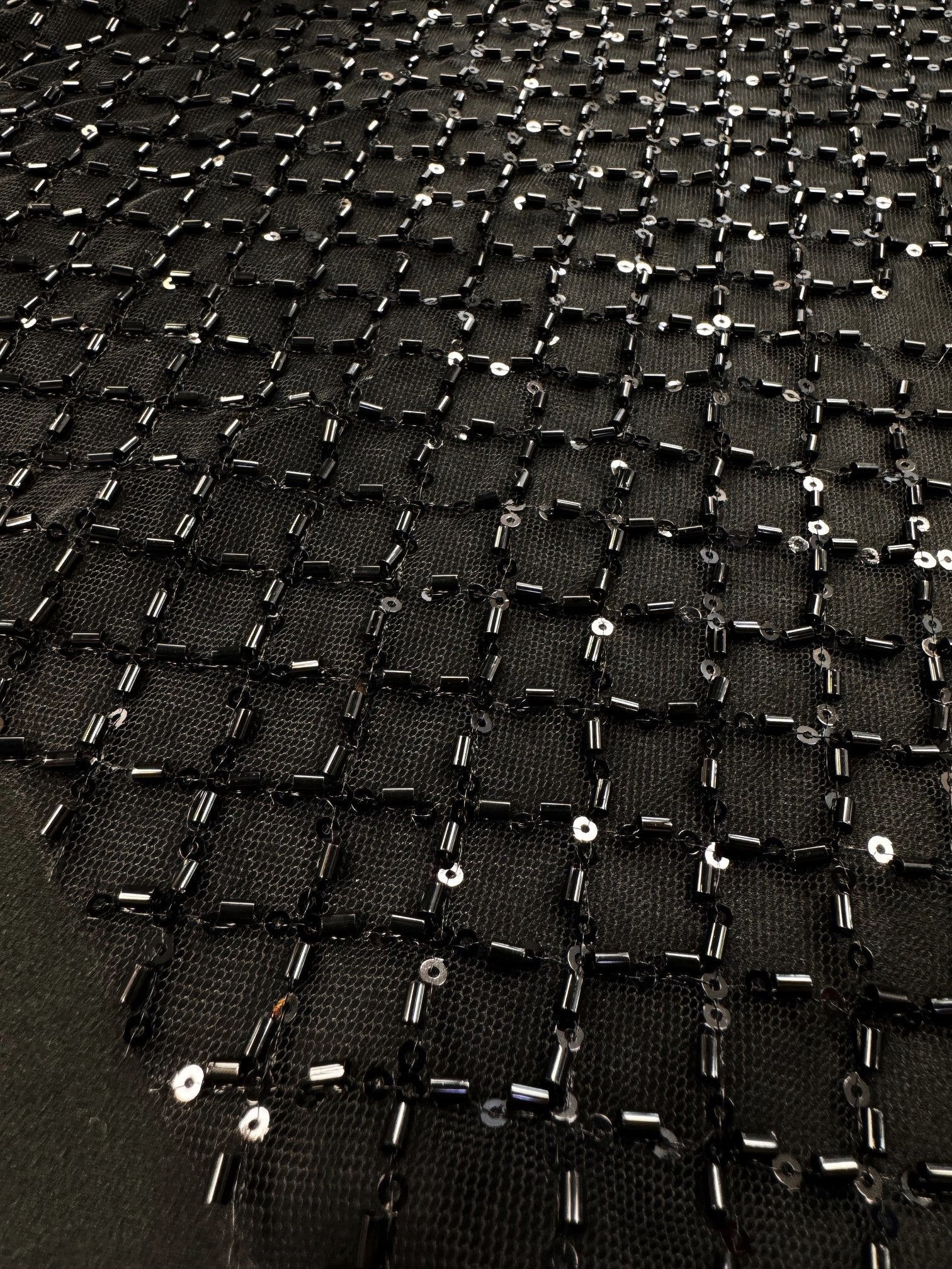 Broderie Pe Tull Cu Margele, Negru