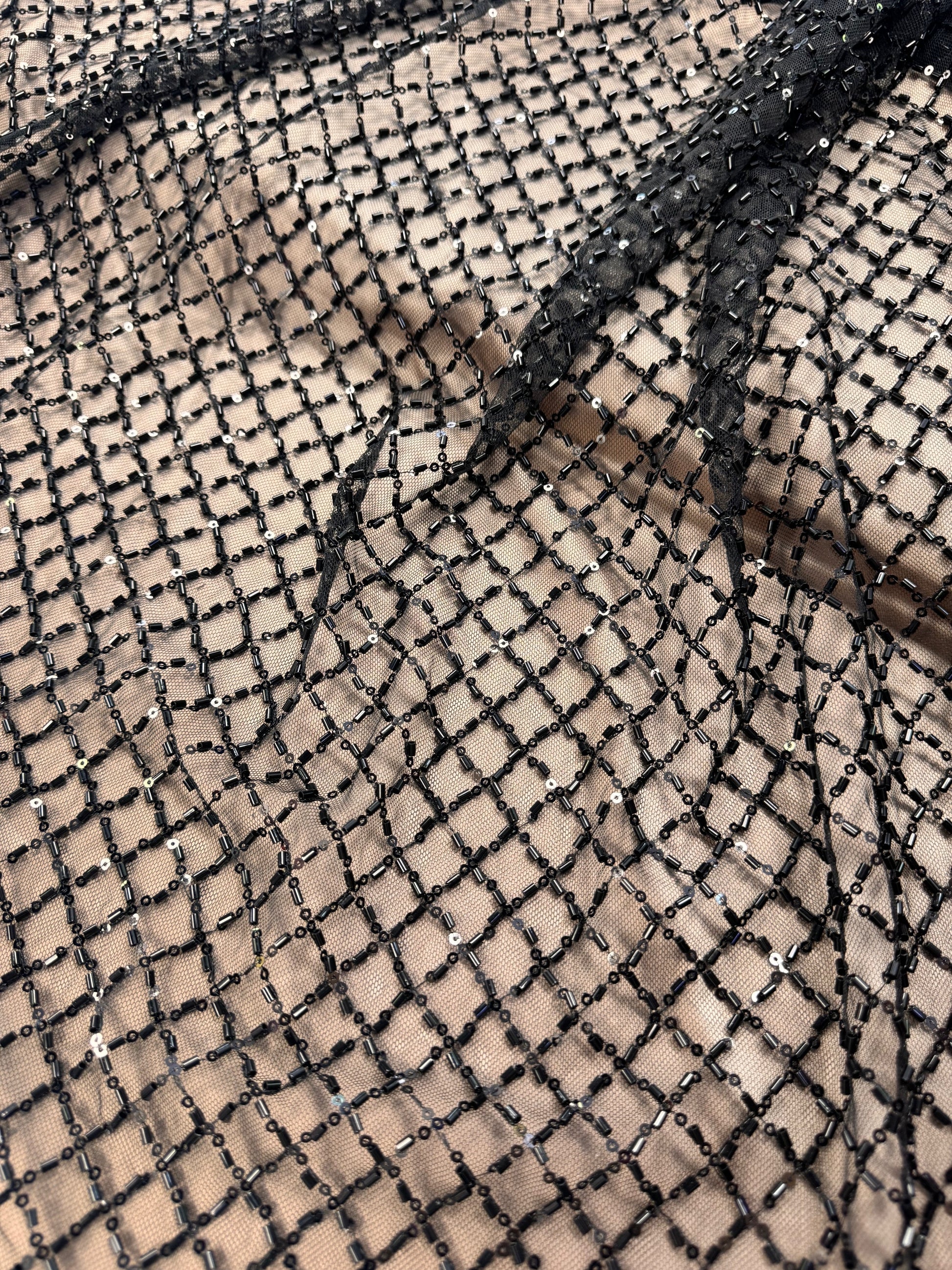 Broderie Pe Tull Cu Margele, Negru