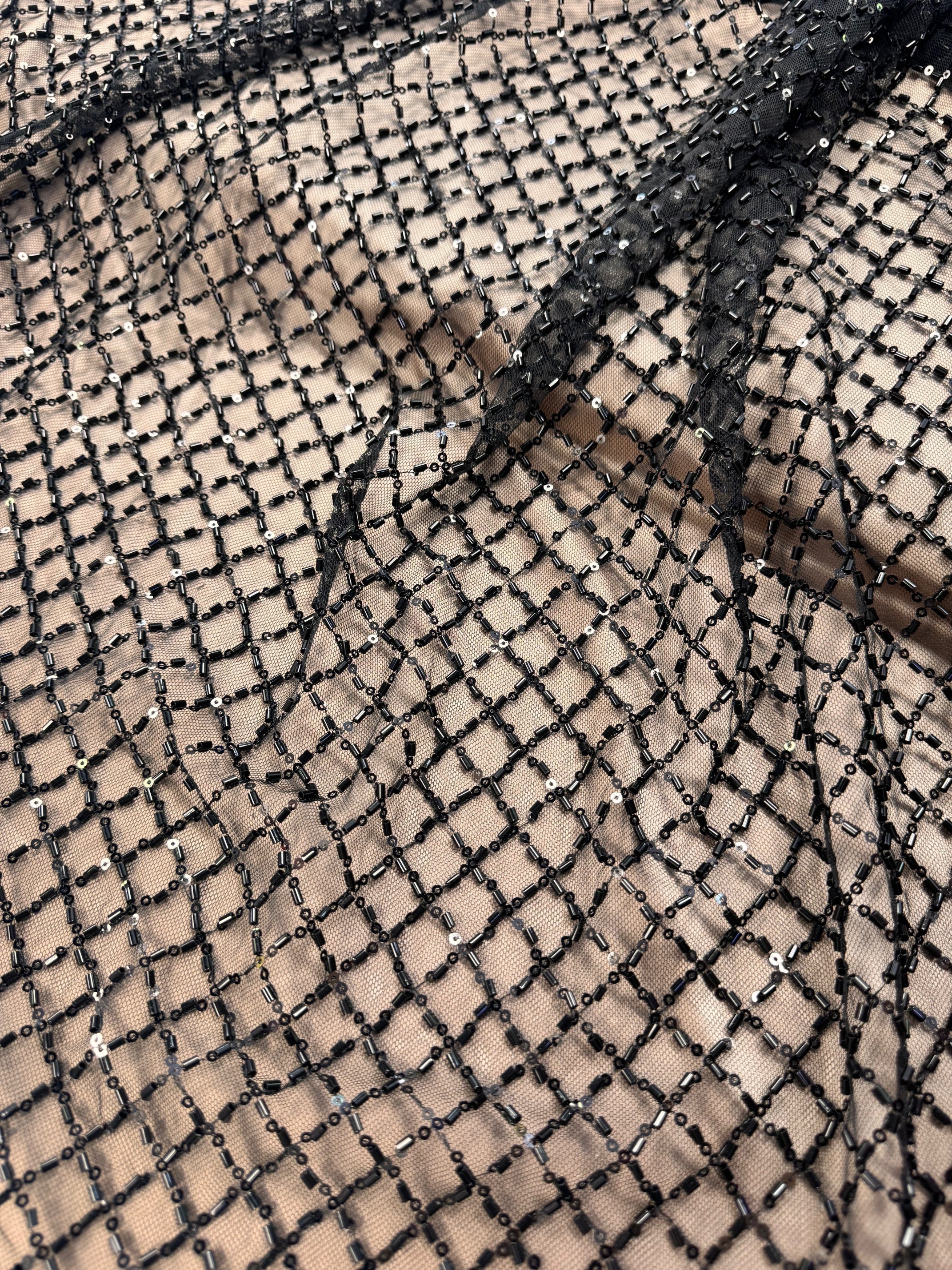 Broderie Pe Tull Cu Margele, Negru