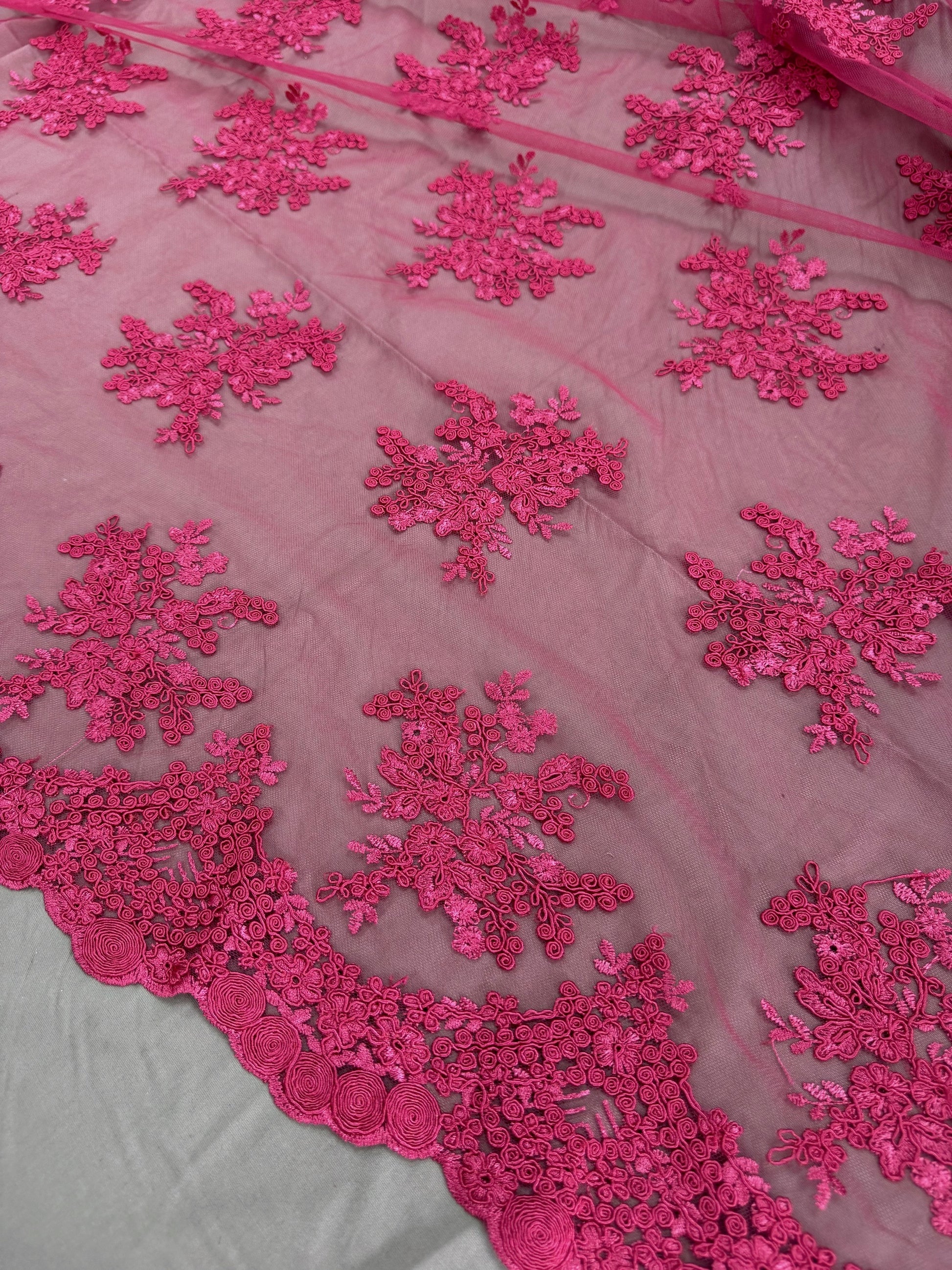 Broderie Pe Tull Trandafirie