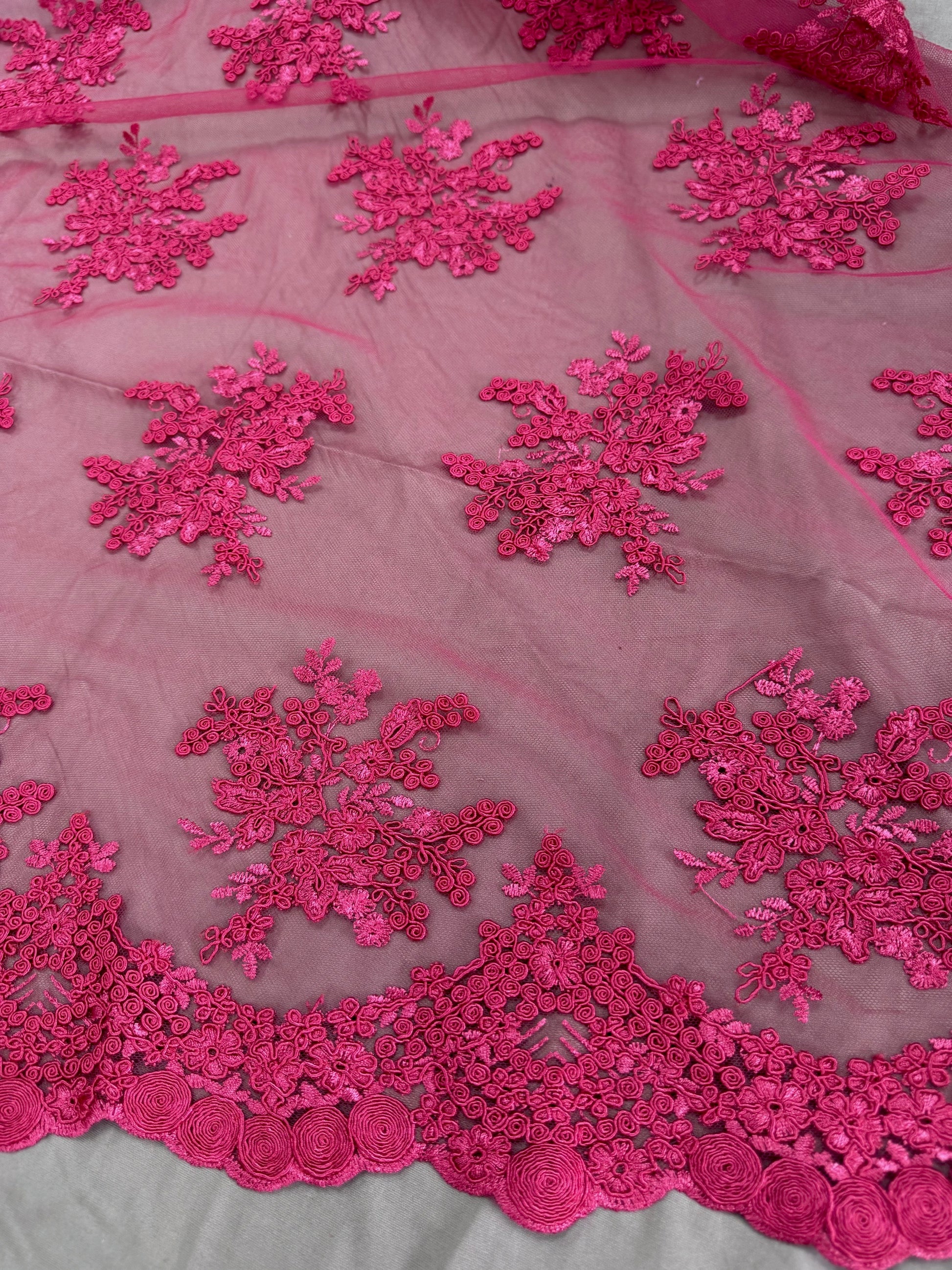 Broderie Pe Tull Trandafirie