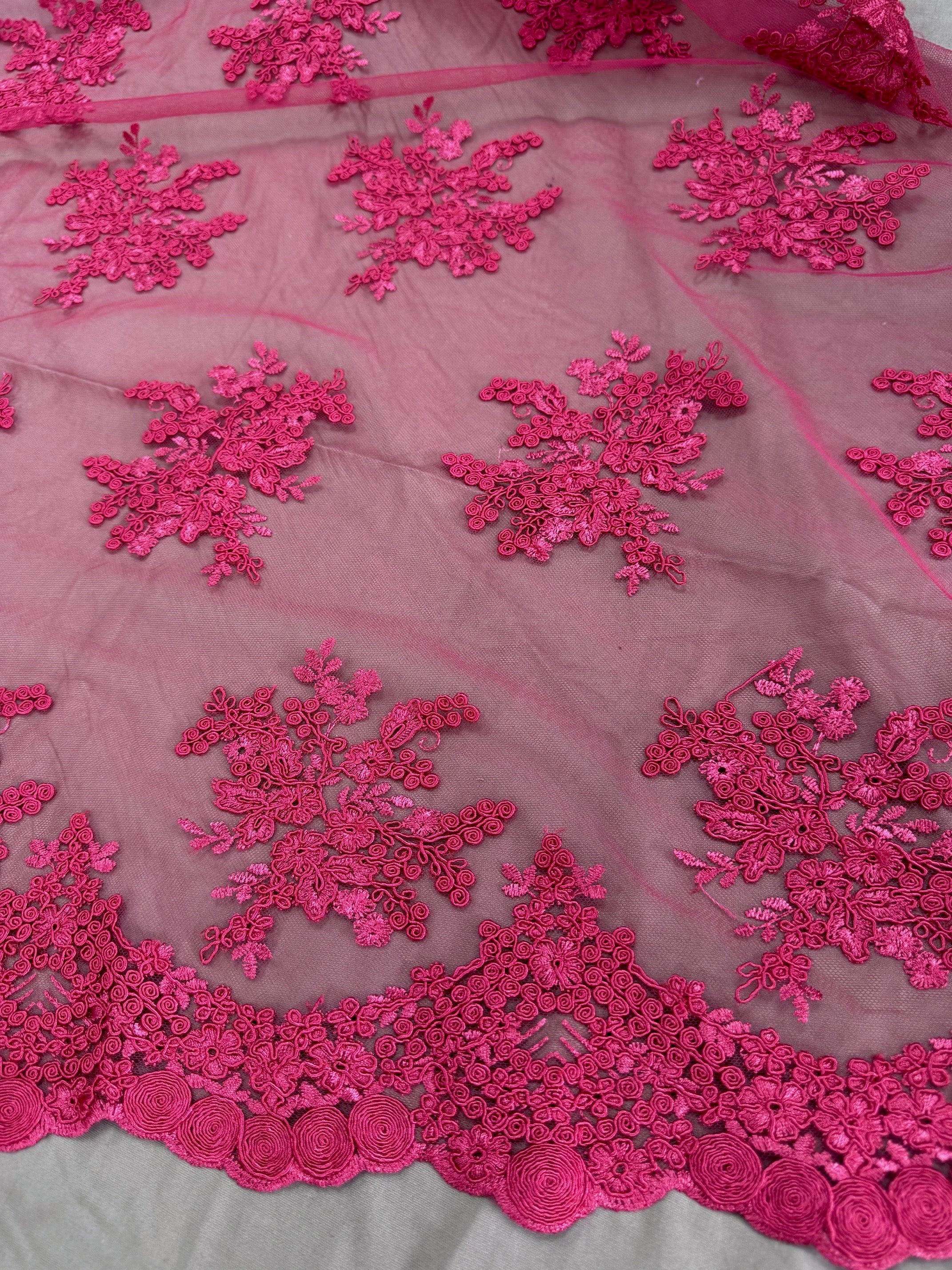 Broderie Pe Tull Trandafirie