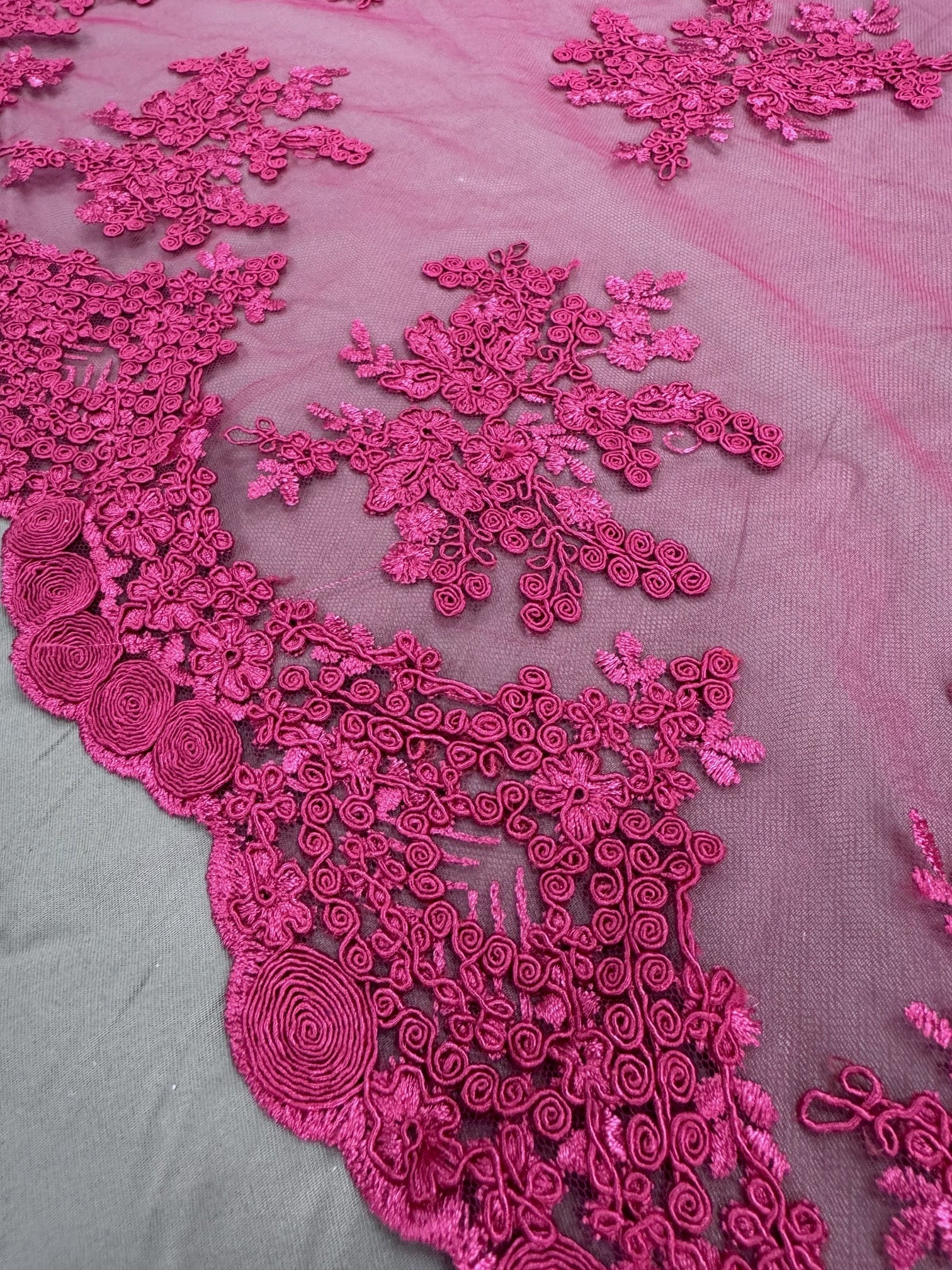 Broderie Pe Tull Trandafirie