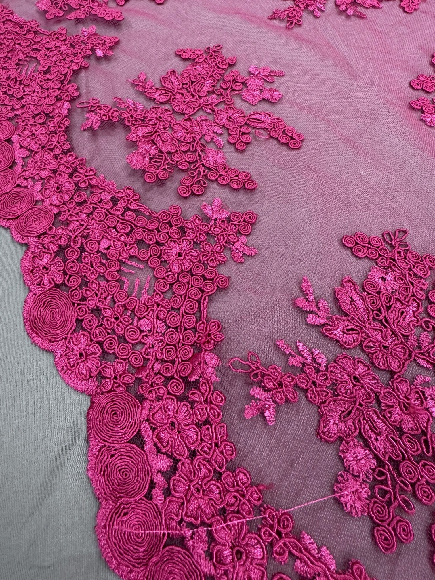 Broderie Pe Tull Trandafirie