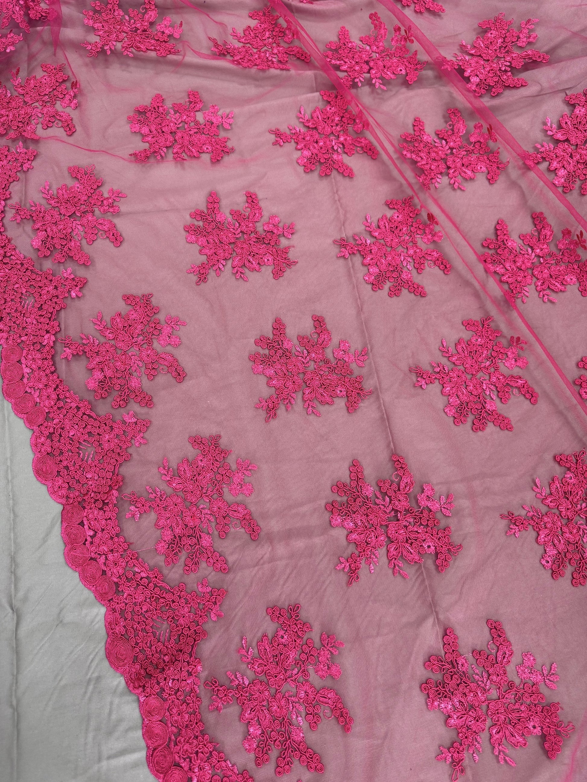 Broderie Pe Tull Trandafirie