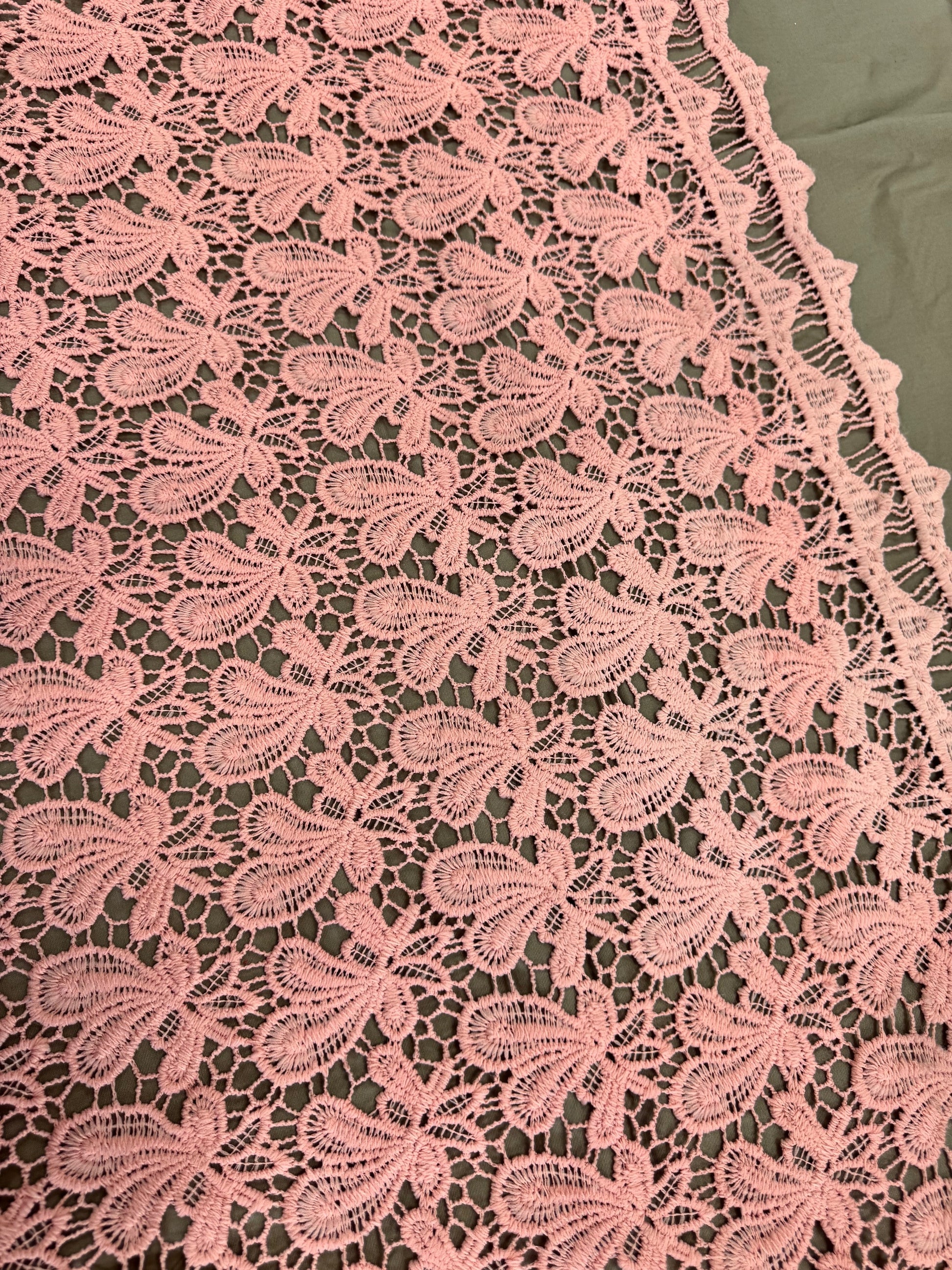 Broderie Sparta, Somon