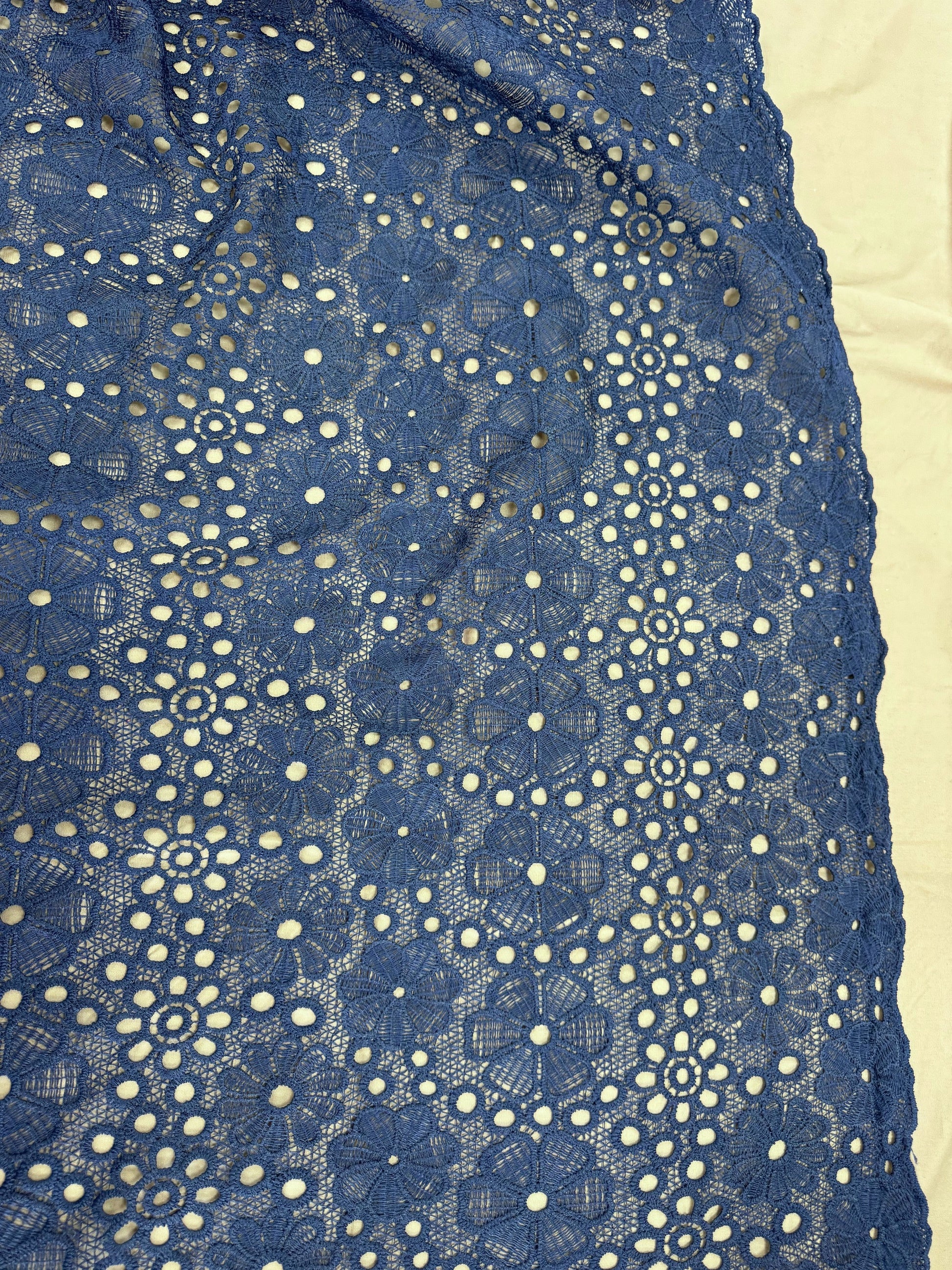 Broderie Sparta, Albastru
