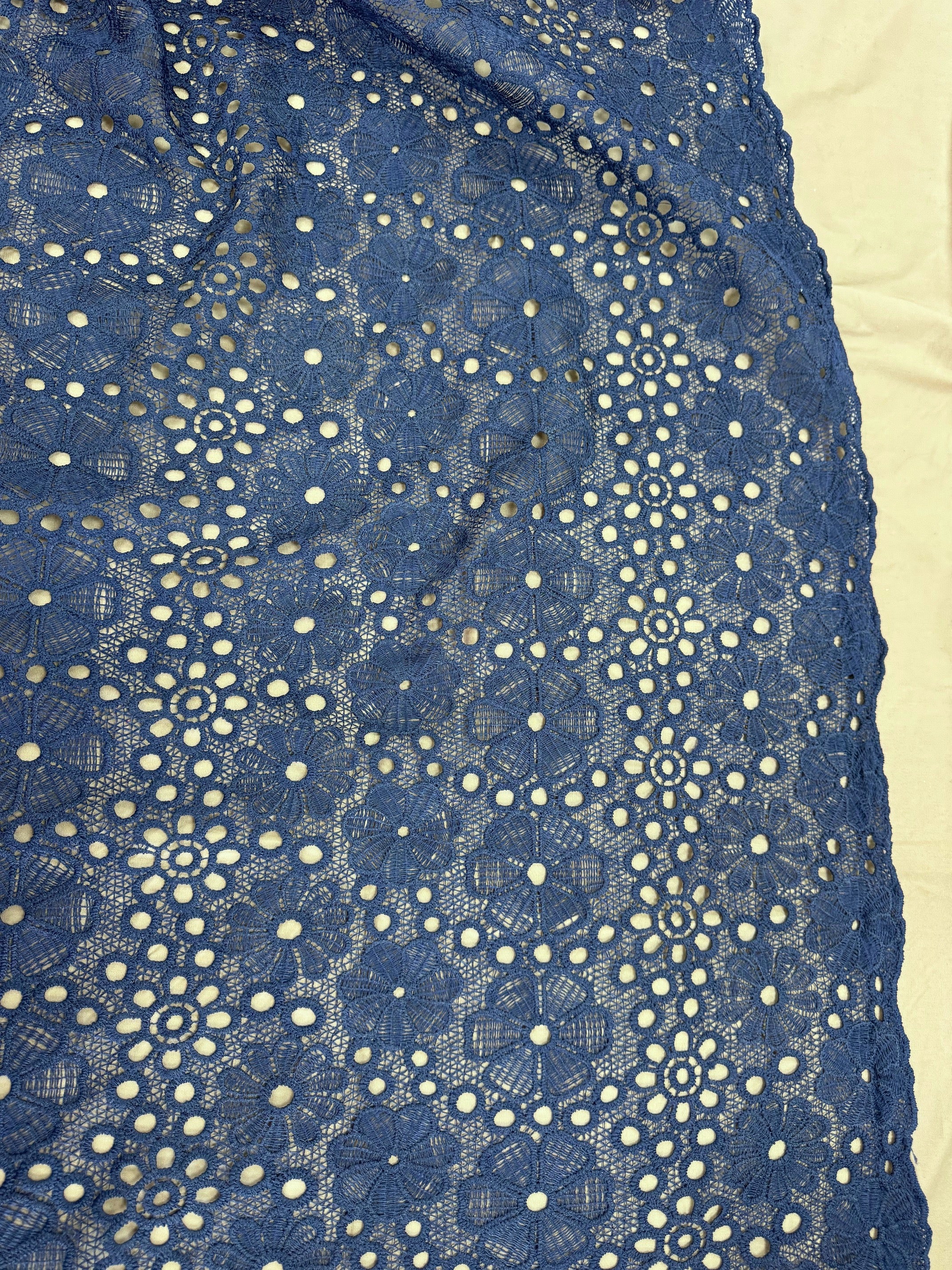 Broderie Sparta, Albastru