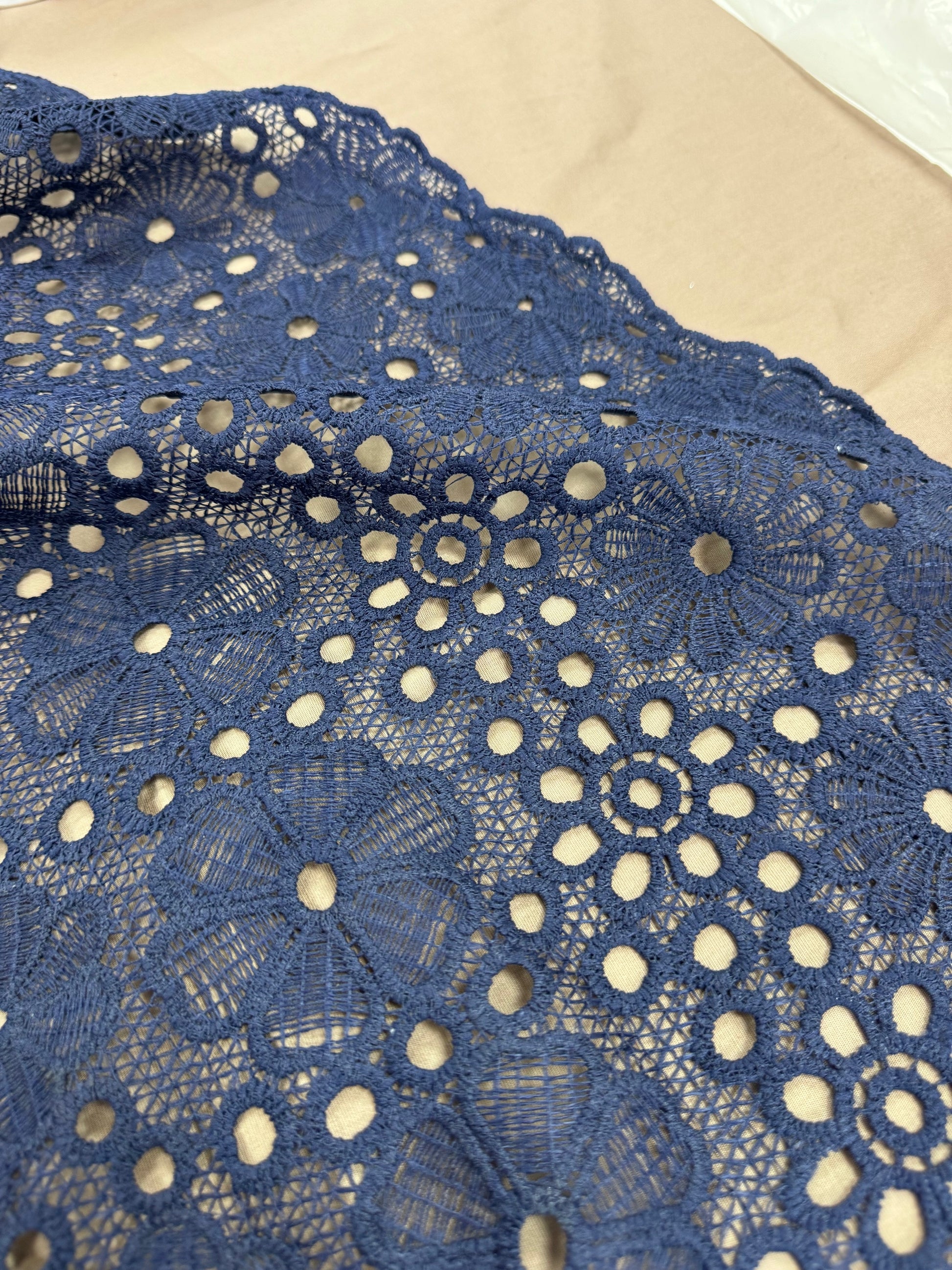 Broderie Sparta, Albastru
