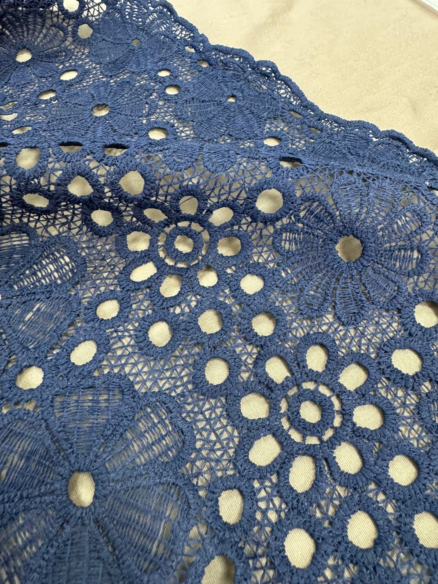 Broderie Sparta, Albastru