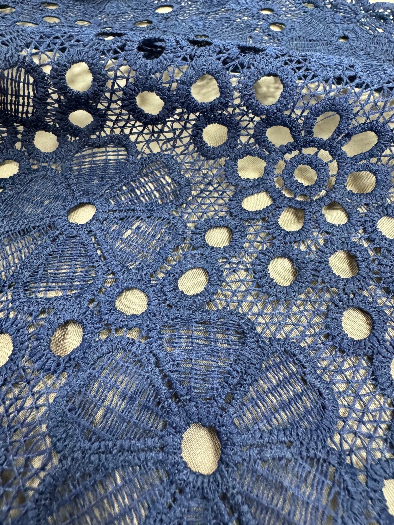 Broderie Sparta, Albastru