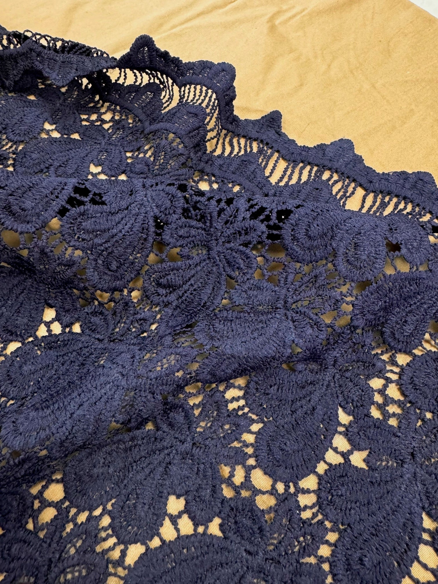 Broderie Sparta, Bleumarin
