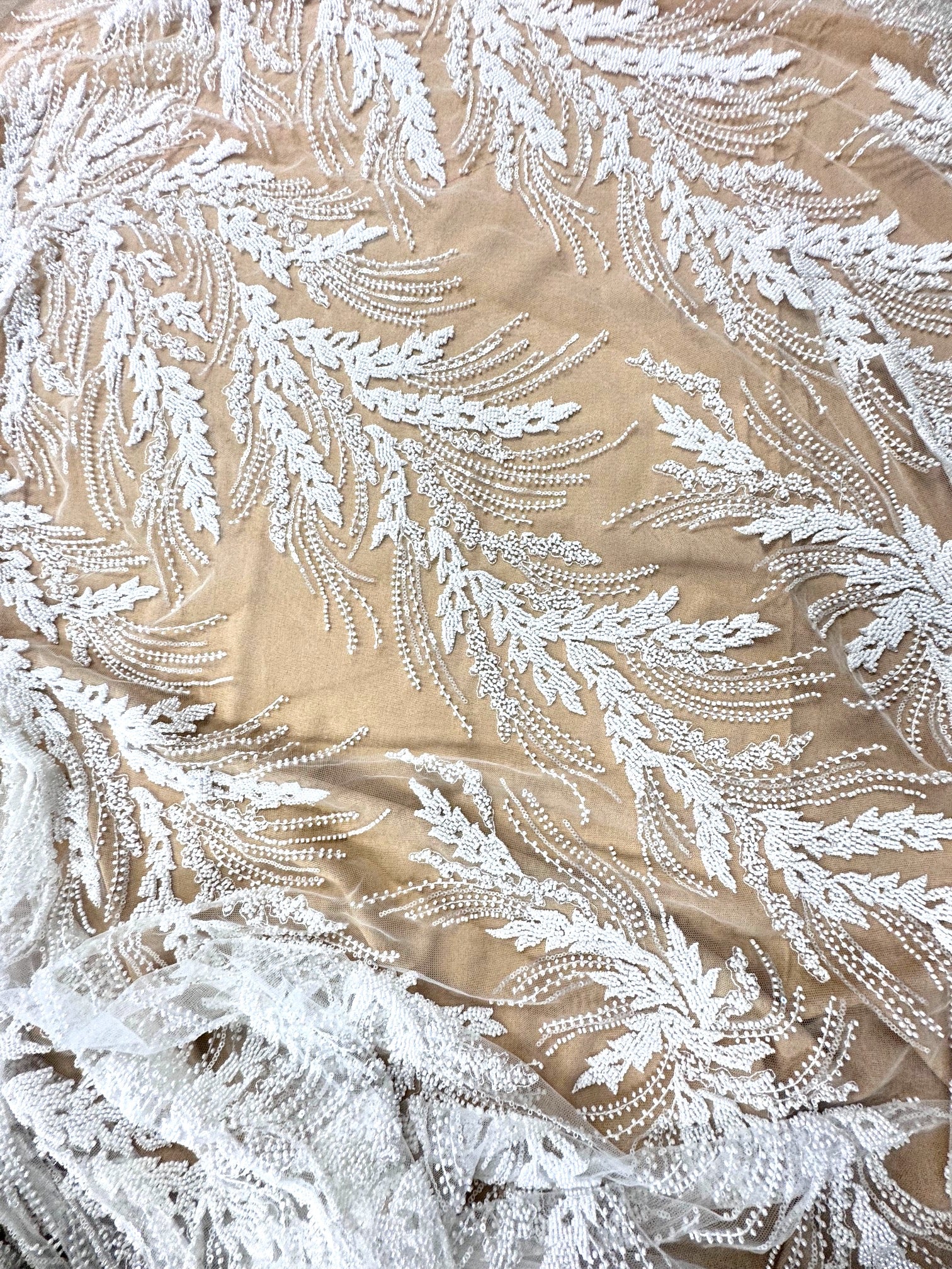 Broderie Pe Tull Cu Margele, Ivoire