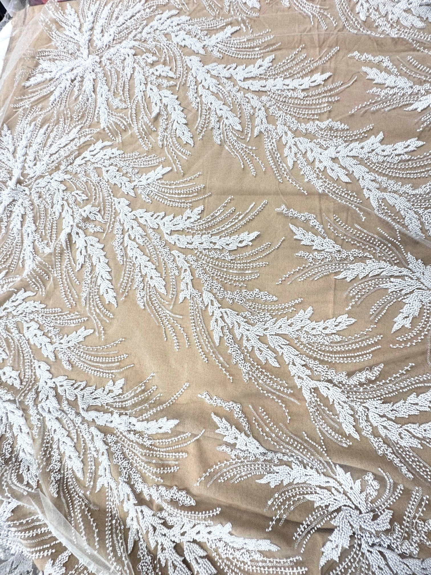 Broderie Pe Tull Cu Margele, Ivoire