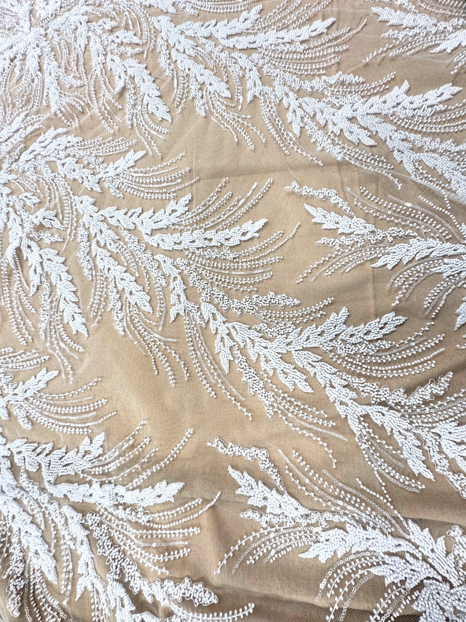 Broderie Pe Tull Cu Margele, Ivoire