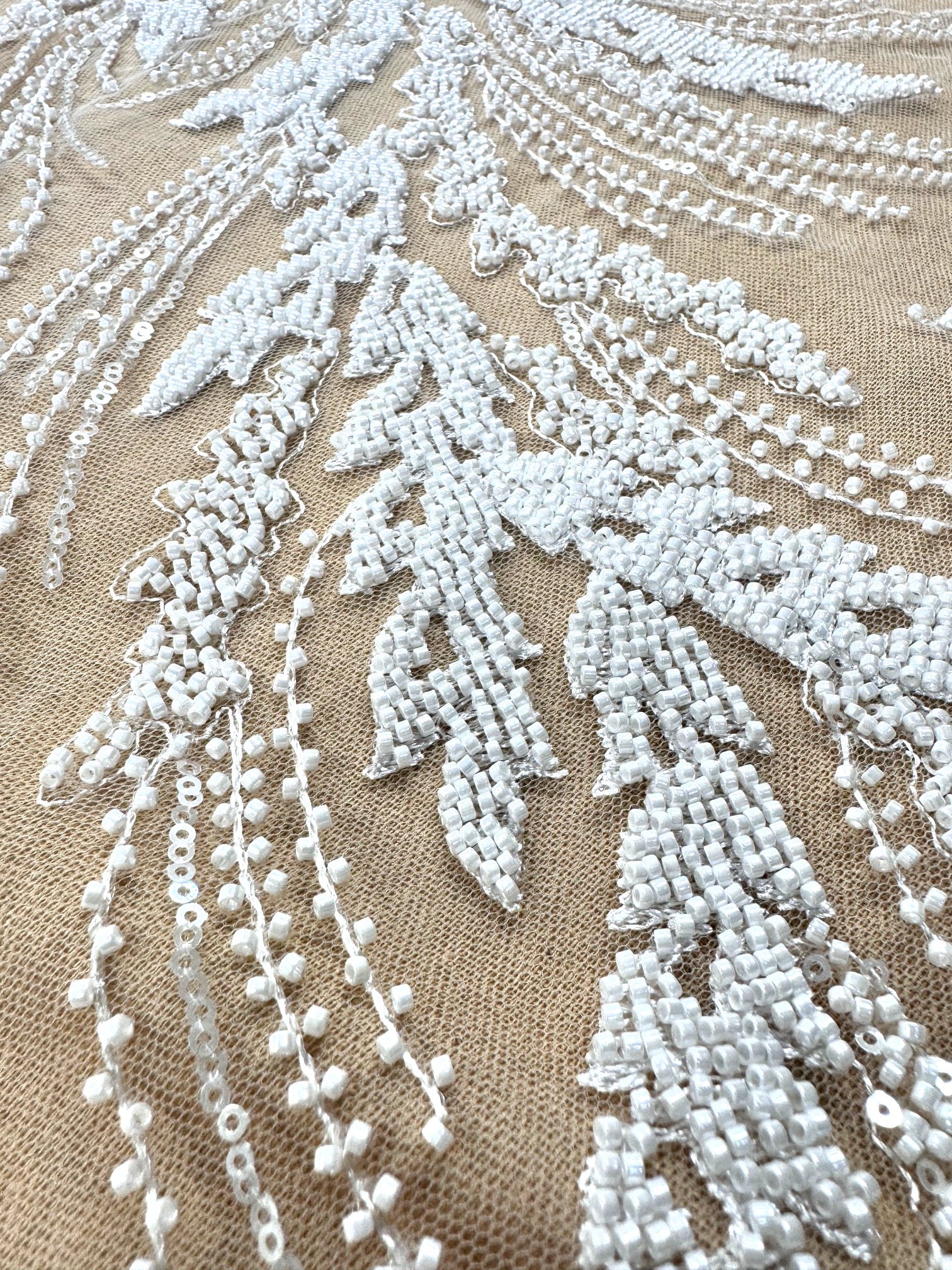 Broderie Pe Tull Cu Margele, Ivoire