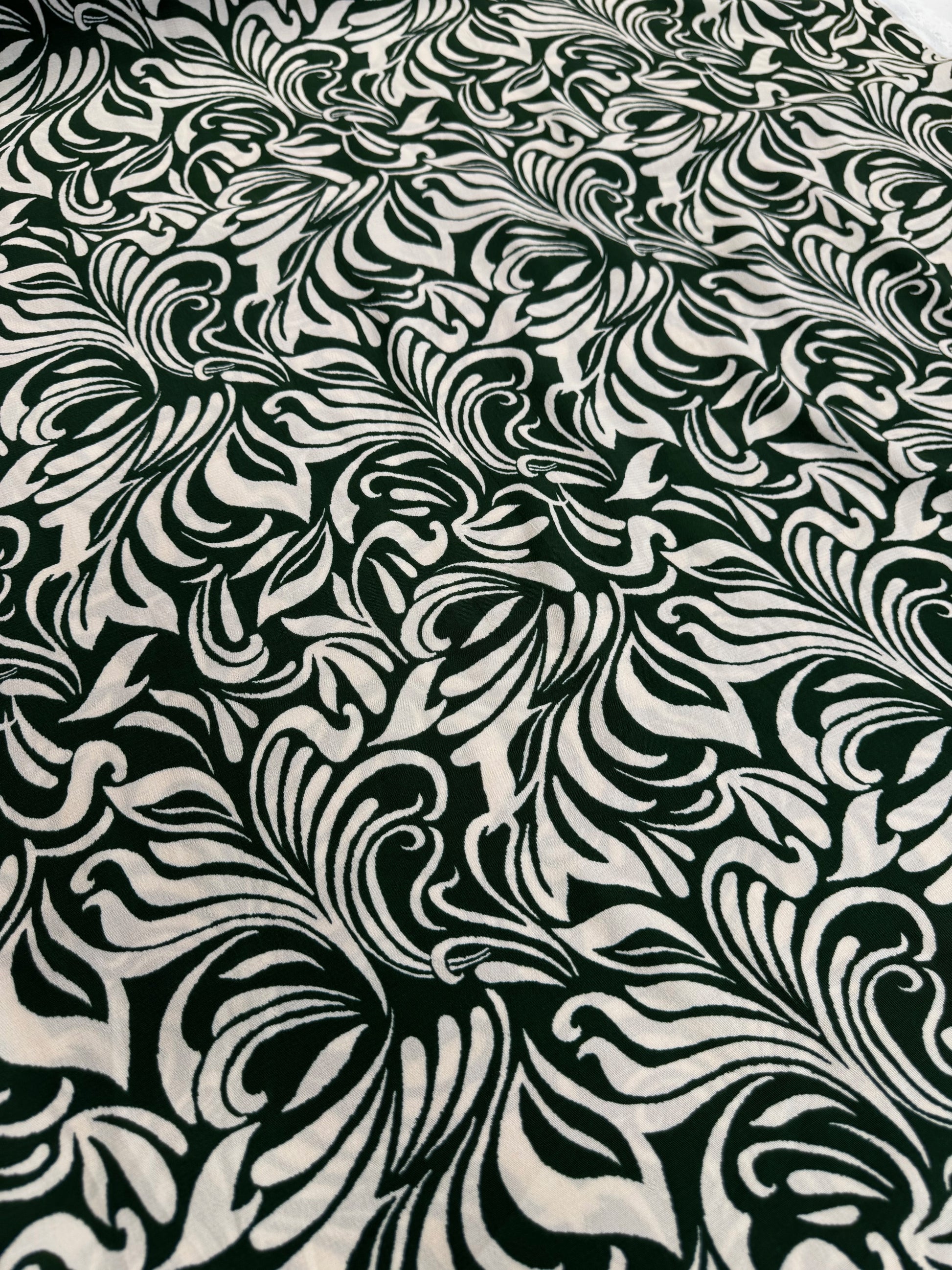 Crep De Vascoza Imprimata, Crem Cu Verde inchis
