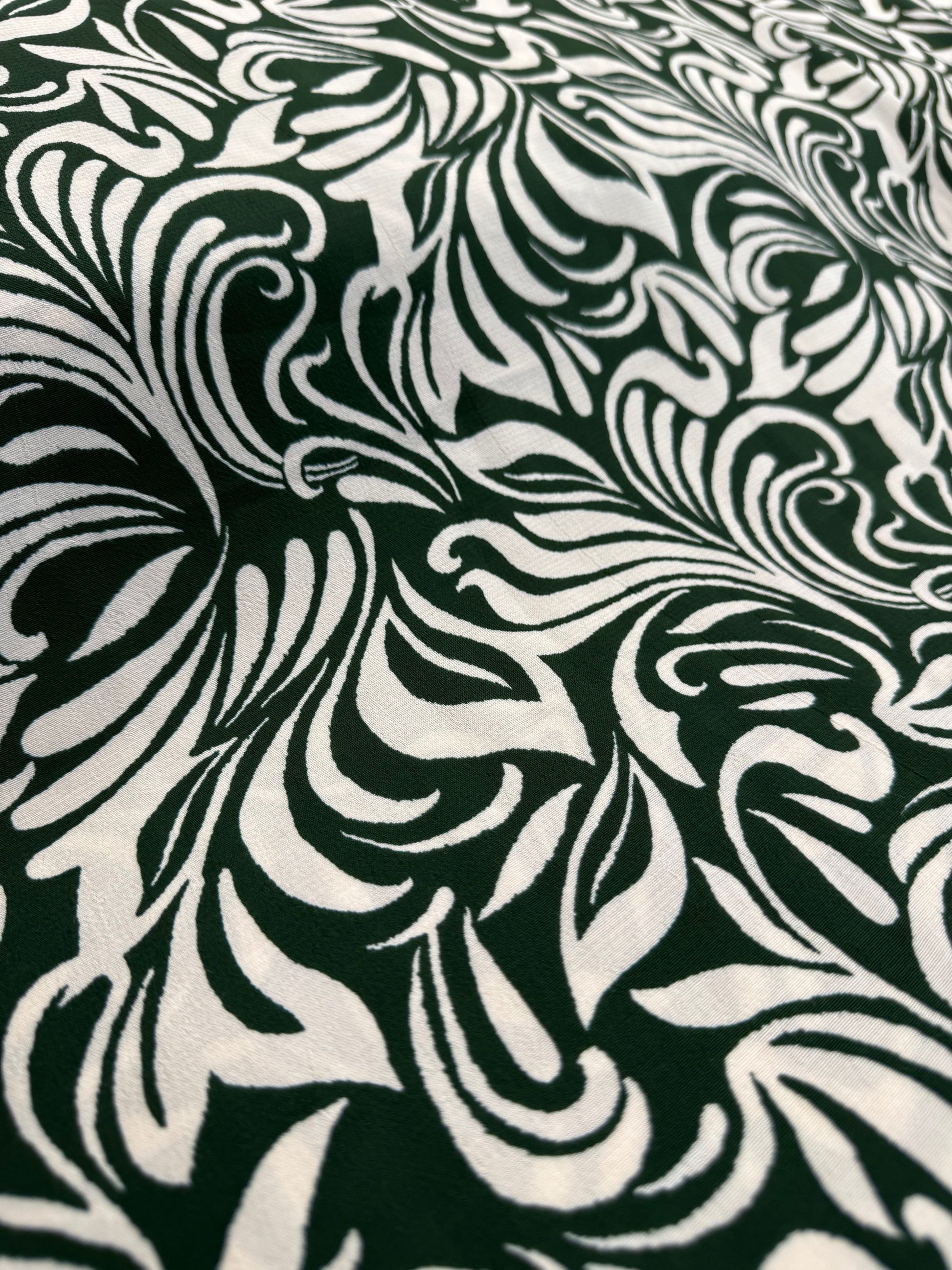 Crep De Vascoza Imprimata, Crem Cu Verde inchis