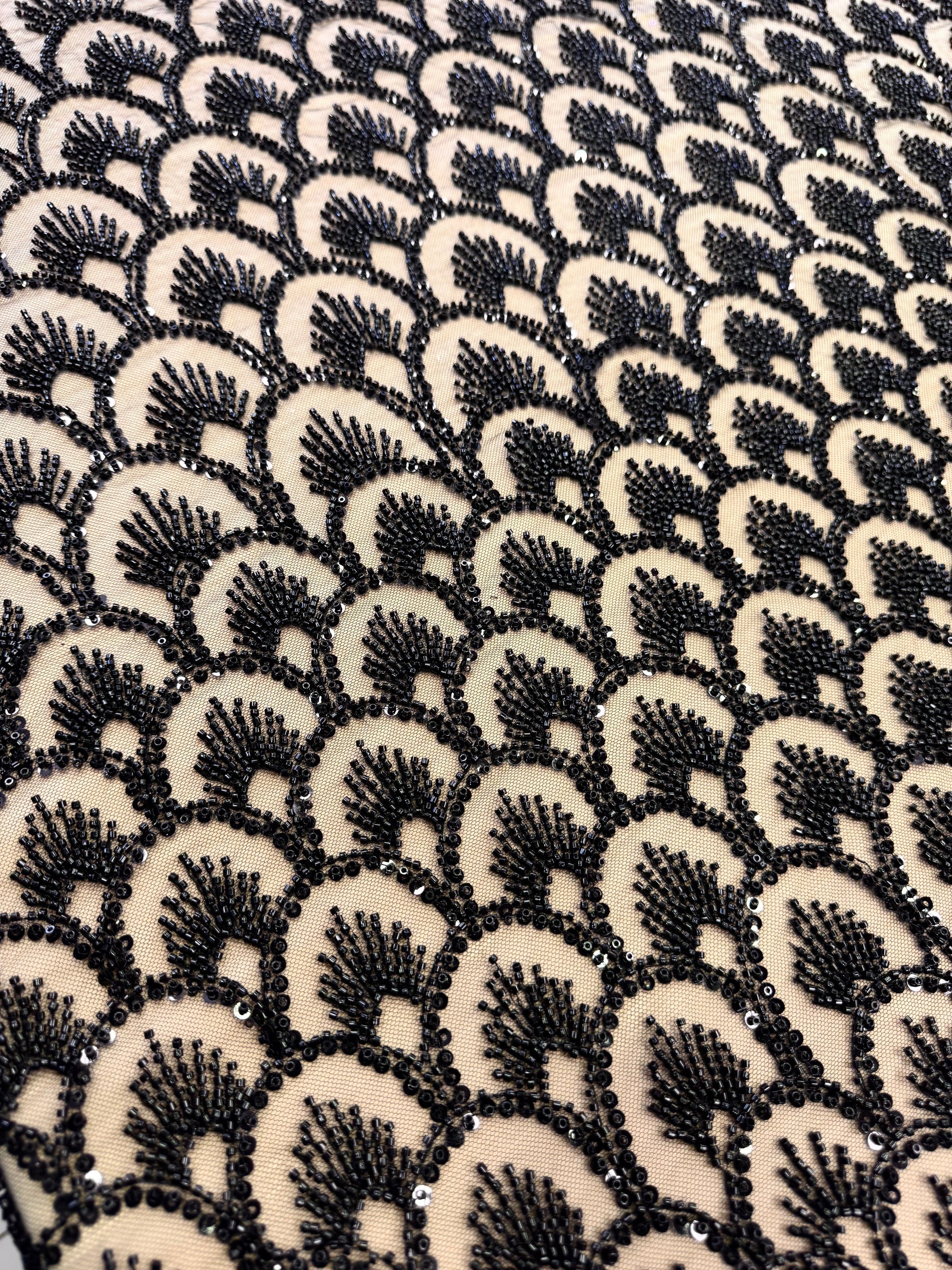 Broderie Pe Tull Cu Margele, Negru