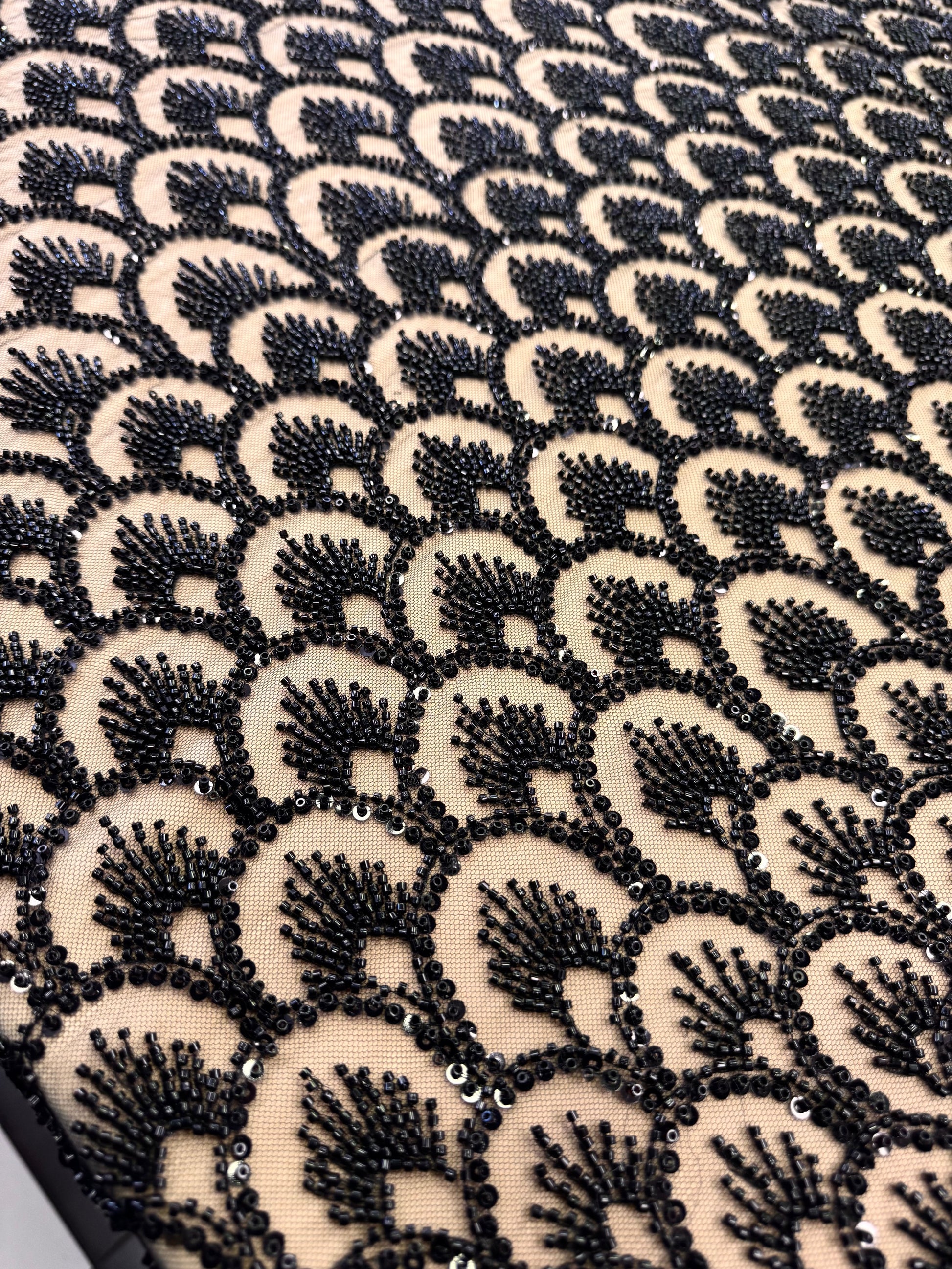 Broderie Pe Tull Cu Margele, Negru