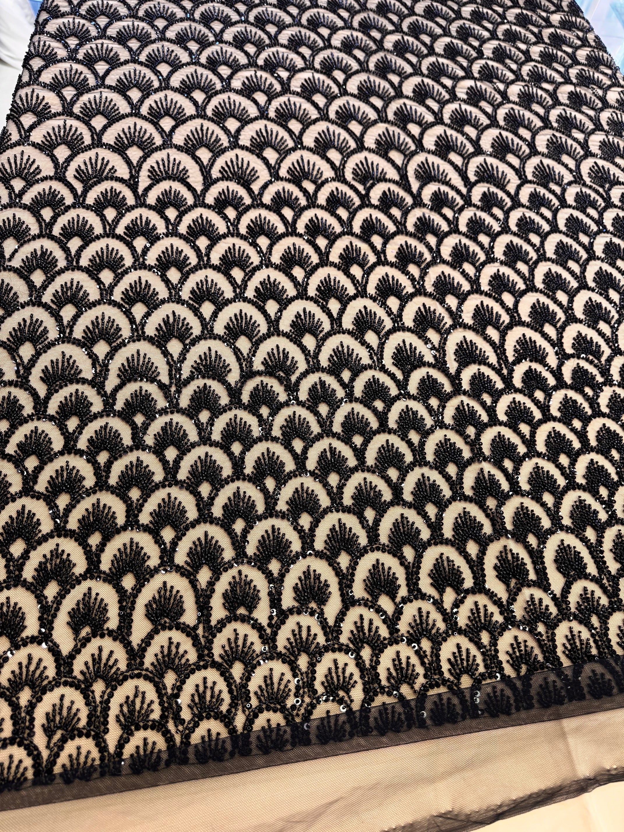 Broderie Pe Tull Cu Margele, Negru