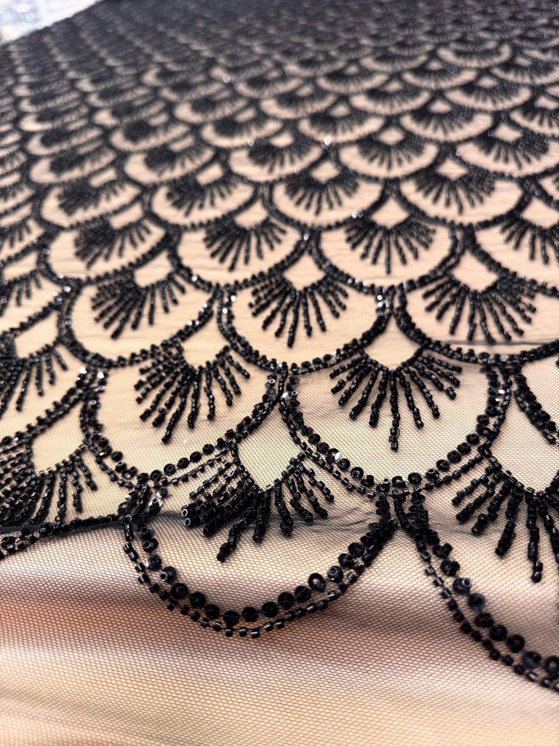 Broderie Pe Tull Cu Margele, Negru