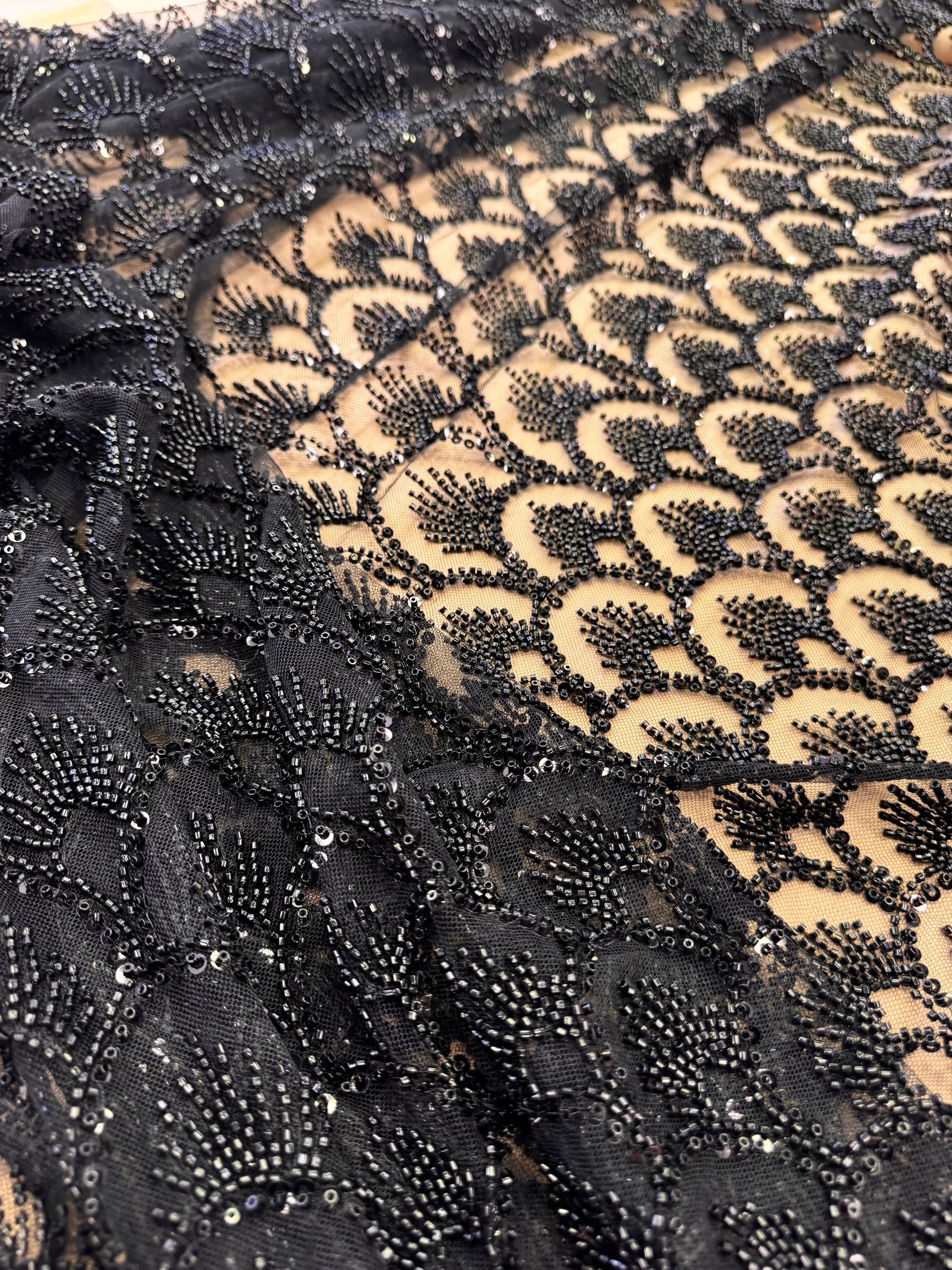 Broderie Pe Tull Cu Margele, Negru